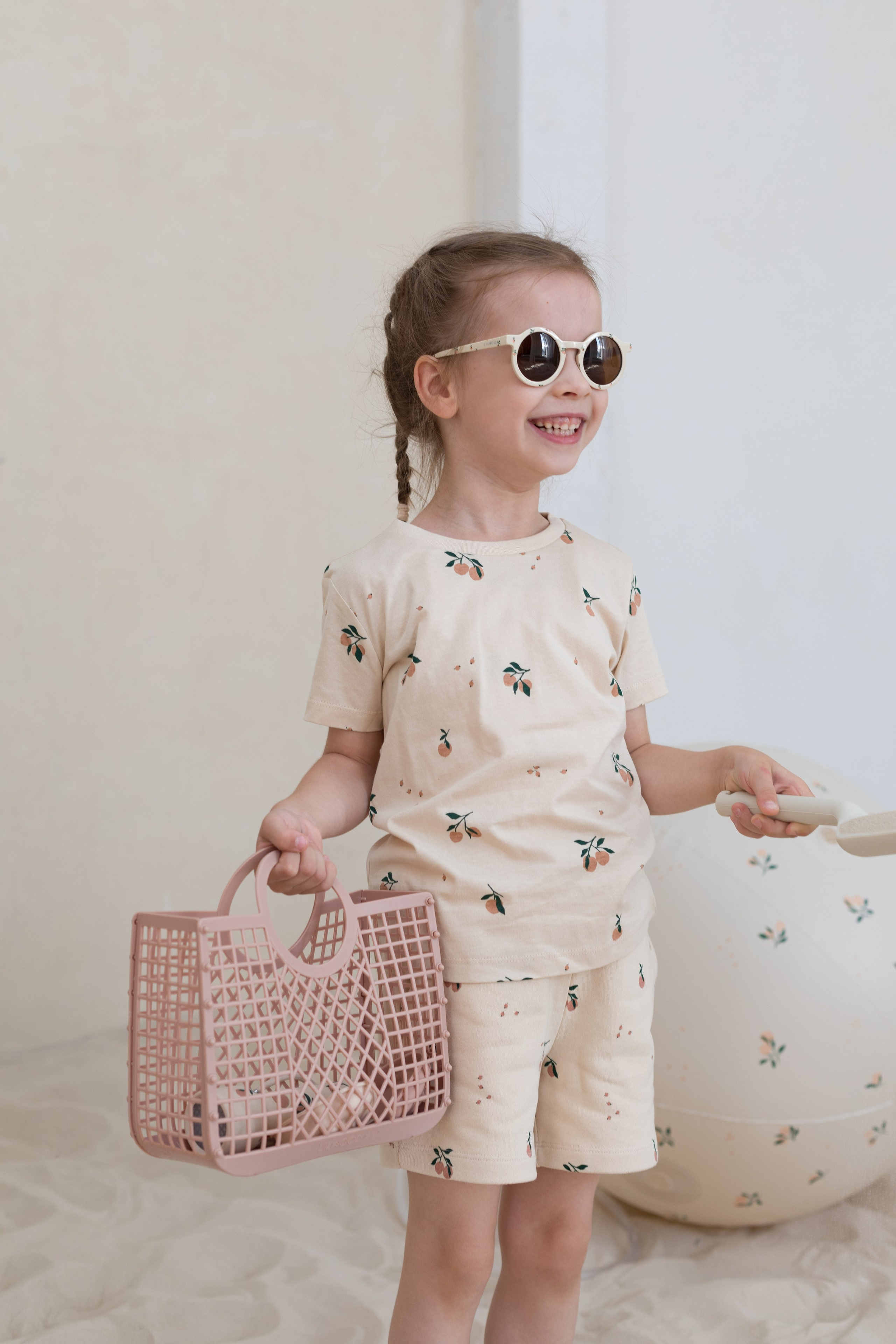 Фотосессия в песке для детского бренда. Детский и контент фотограф Надя Волкова Санкт-Петербург