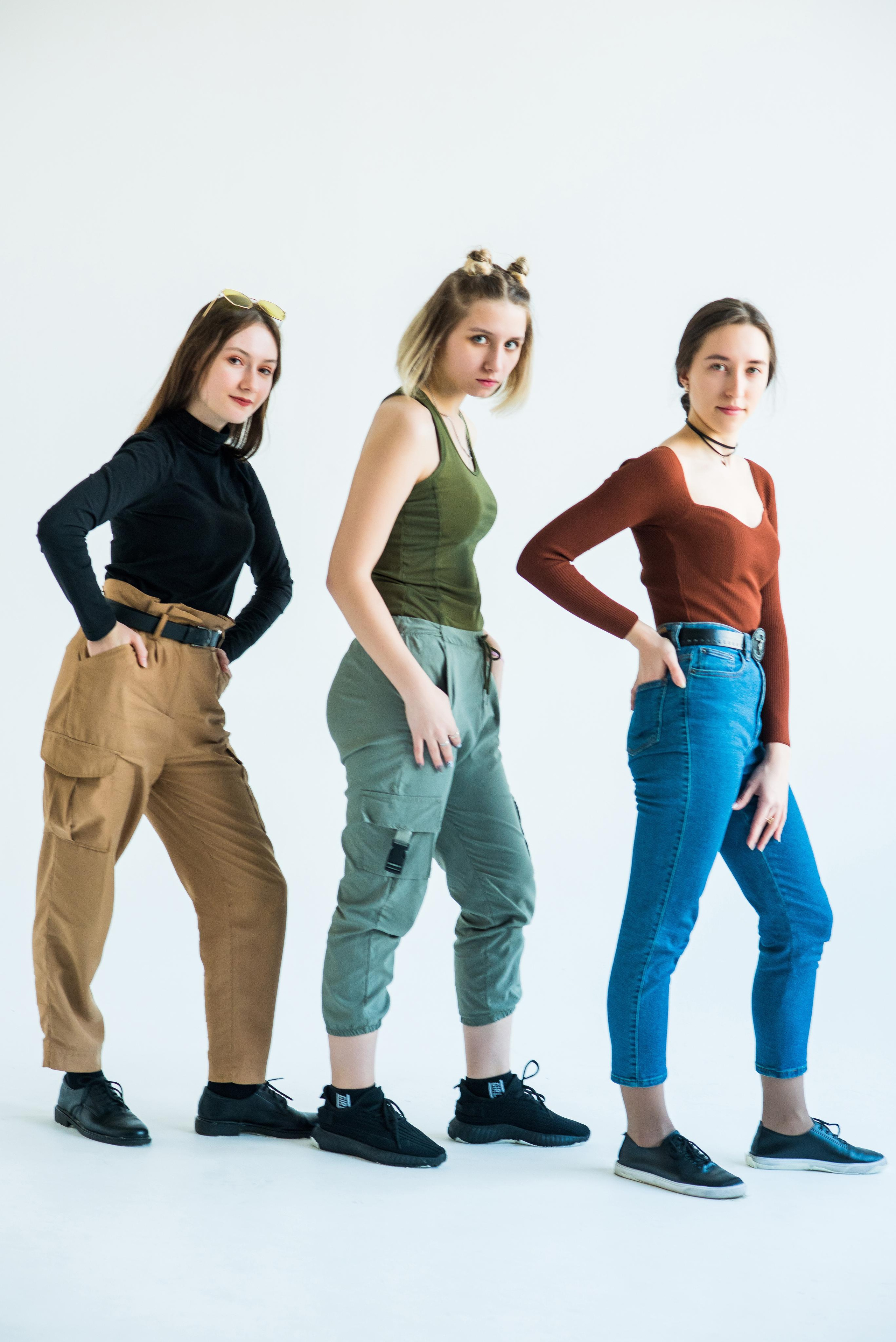 «Стиль 90-е» 11 класс, Циклорама. Стильный выпускной альбом Владивосток фотограф Вероника Мигачева