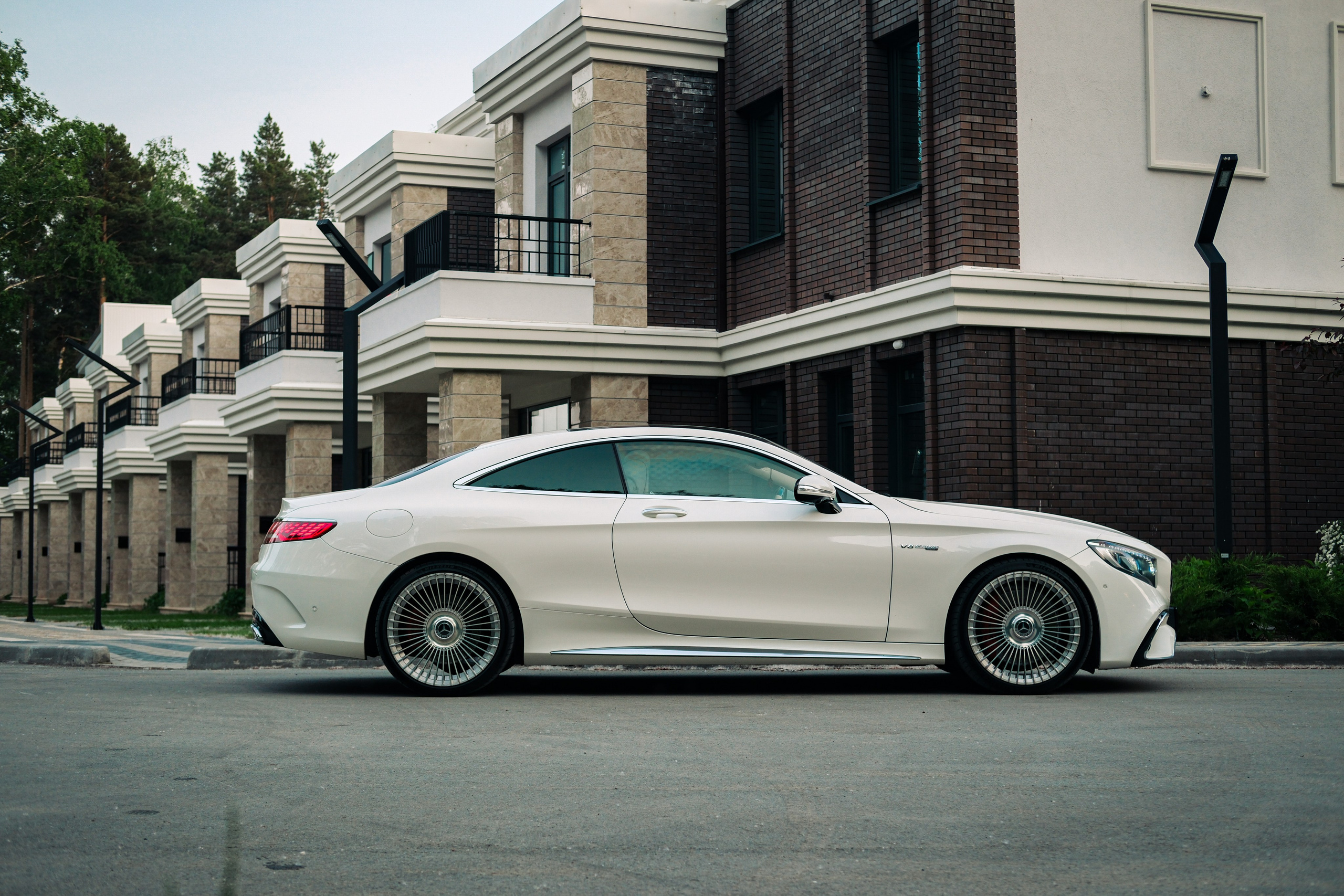 Профессиональная фотосессия Mercedes Benz S63 AMG Coupe в&nbsp;Новосибирске. Автомобильный фотограф Чанчин Владимир: детальные снимки кузова, интерьера и&nbsp;динамики. Съемка автомобиля для продажи