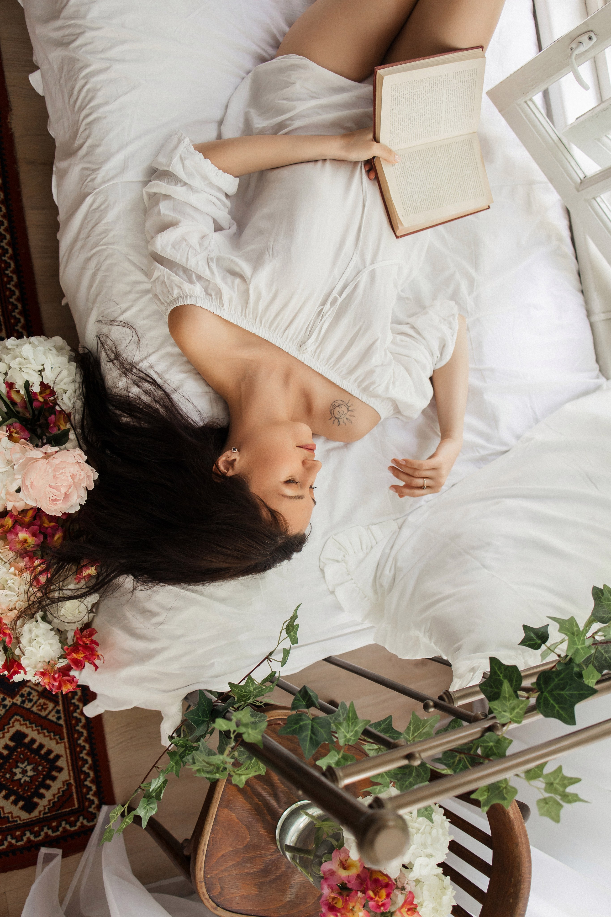 На балкончике. ФОТОГРАФ РОЗА ФИЛИНА СПб I МОСКВА