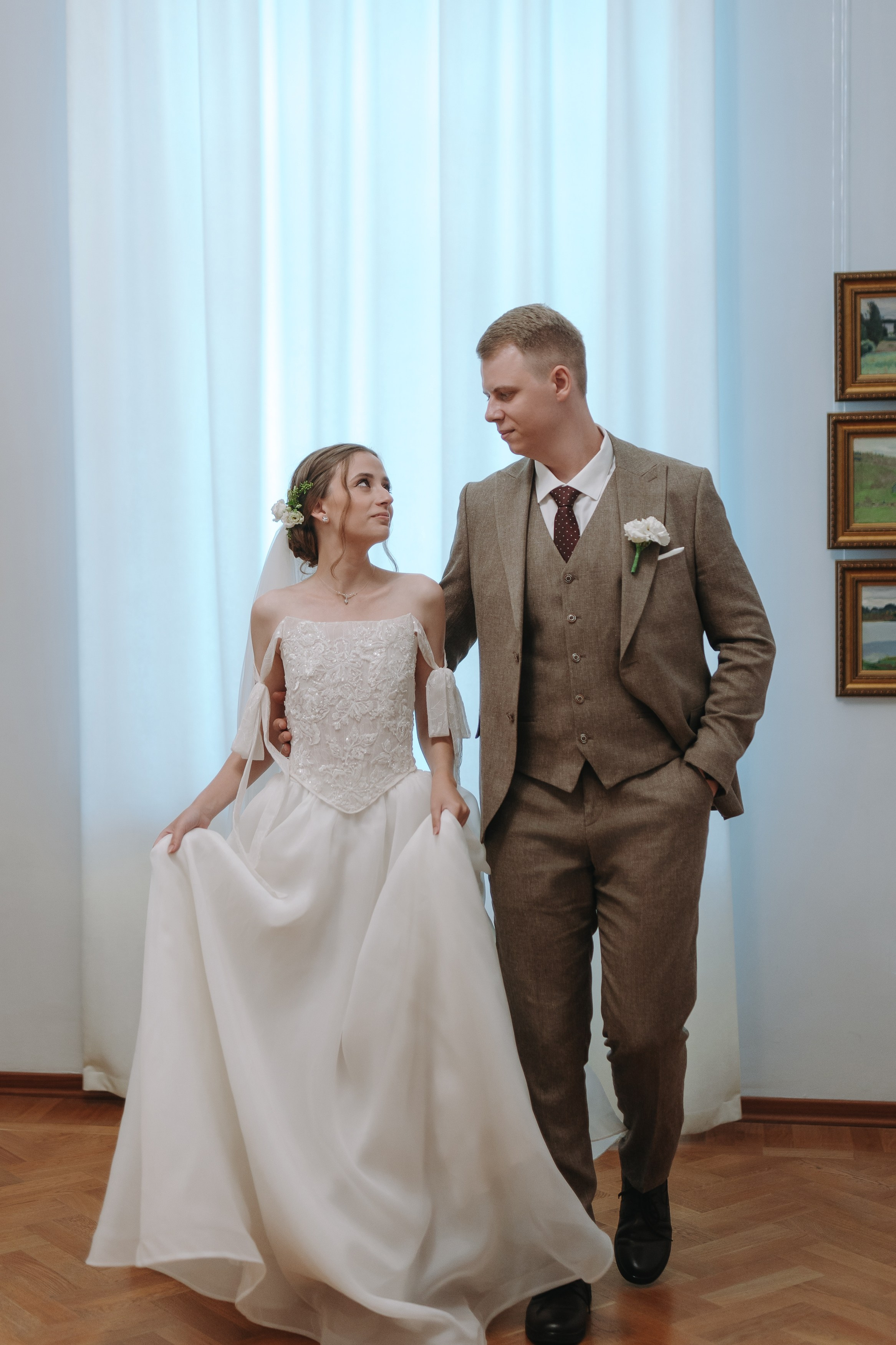 БАНКЕТНЫЙ ЗАЛ ТОРТУГА, ВЕДУЩИЙ АНДРЕЙ ОГНЕВ