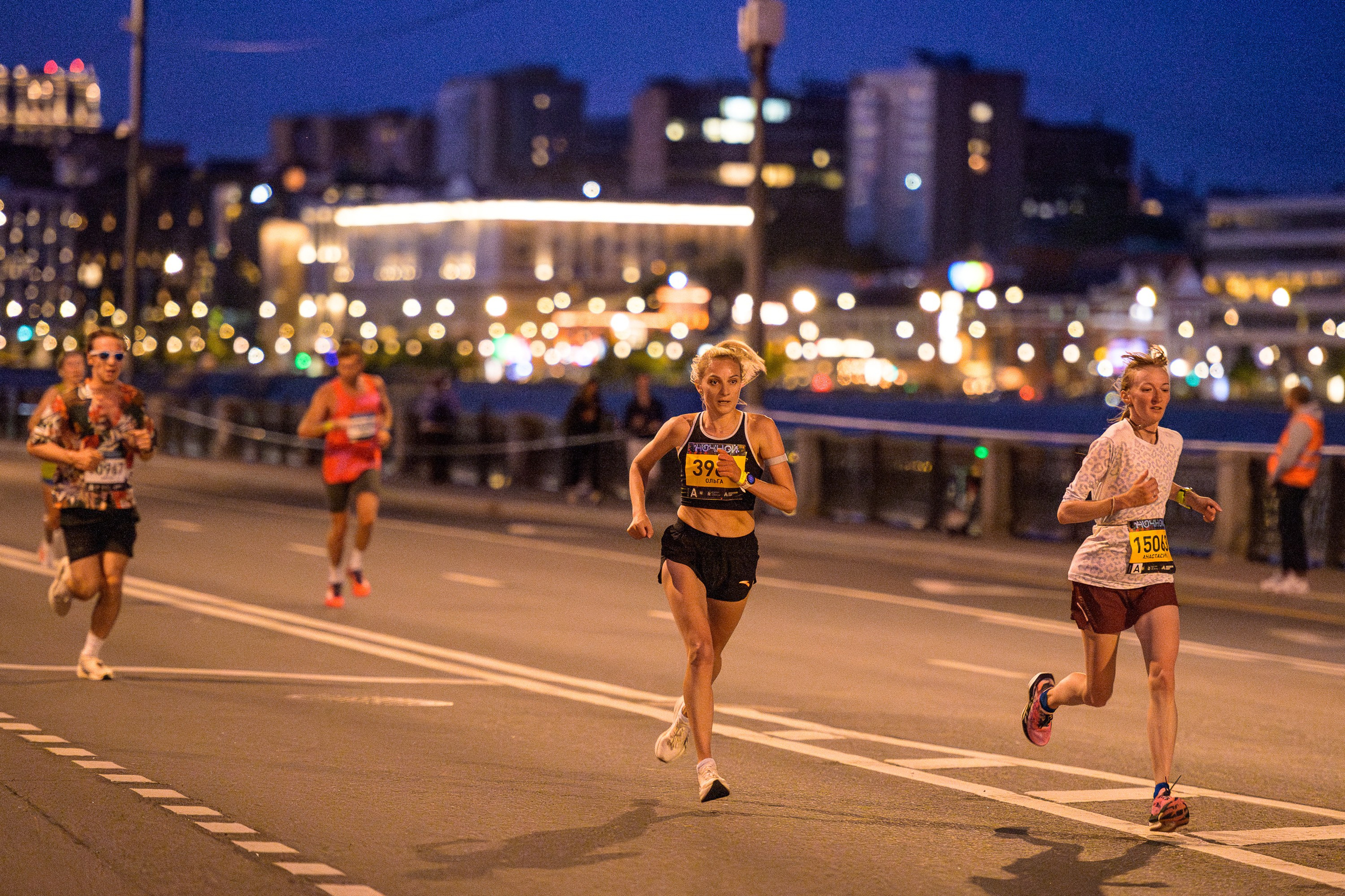 Ночной забег Москва 20.06.2026. Фотограф Михаил Гуменный