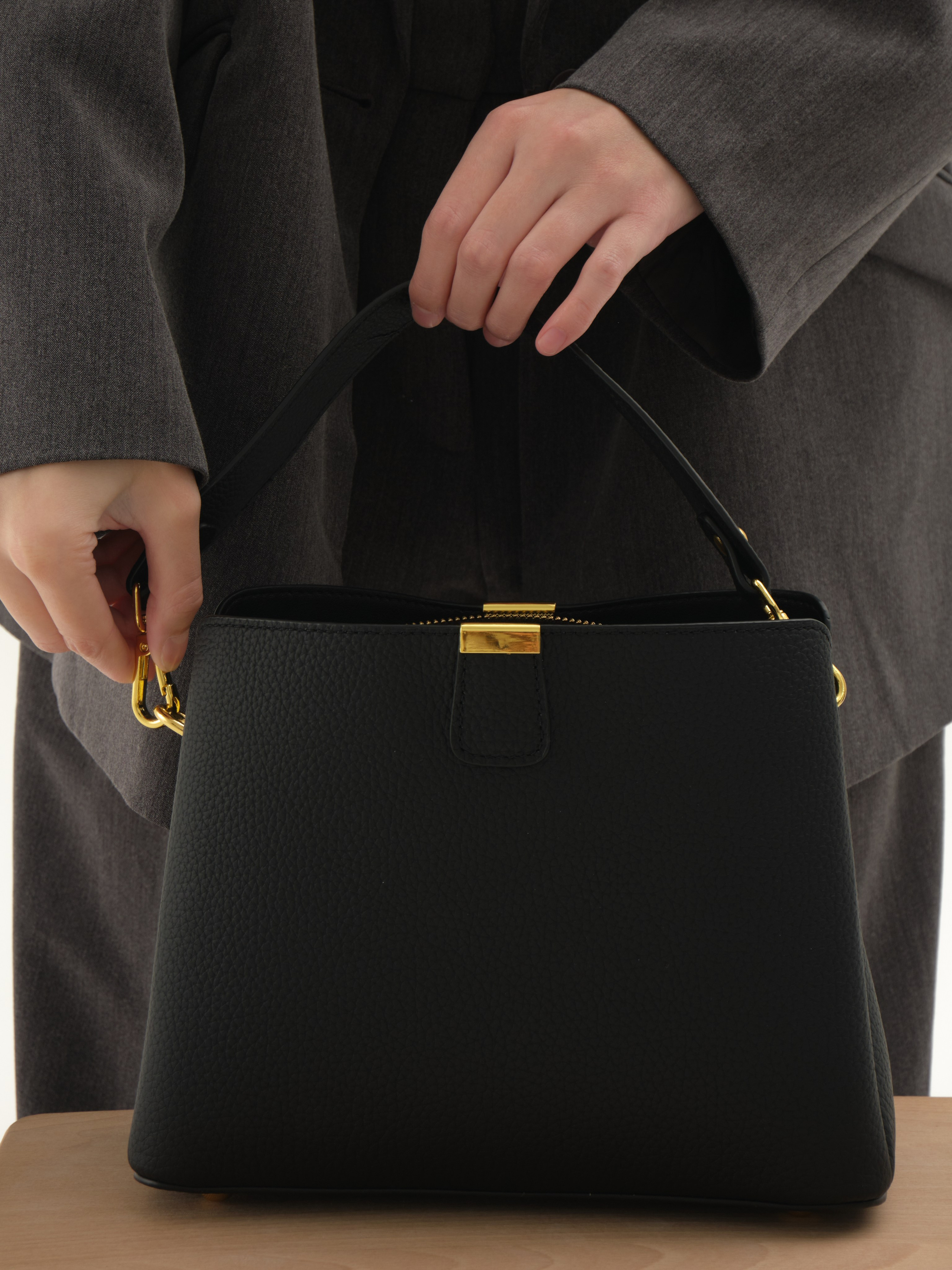 Съемка для маркетплейса, сумки / фотоаппарат. Привет) Меня зовут Анита и я фотограф из Сургута