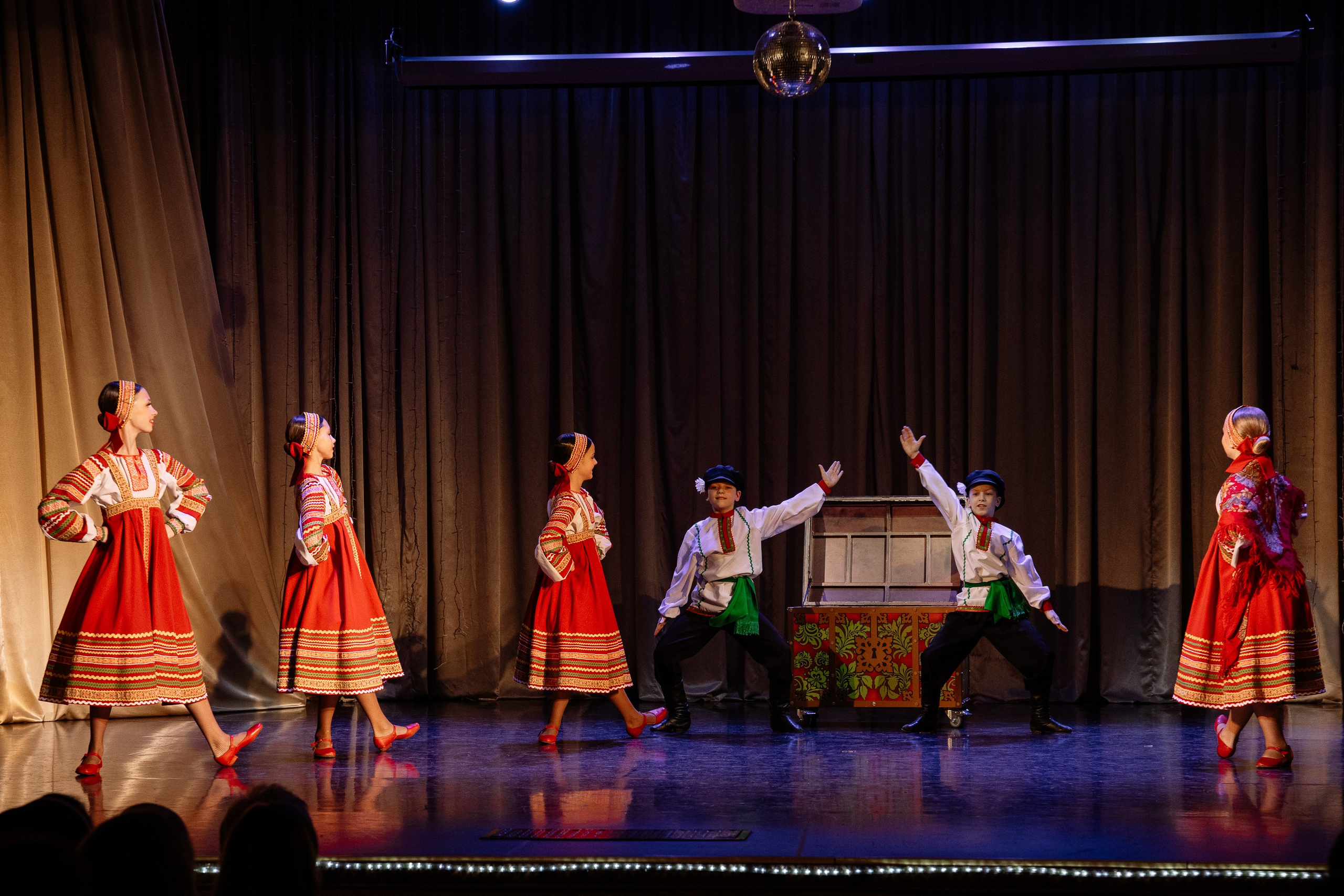 Сибирские узоры ДК Ефремова. Фотограф Юлия Мальцева