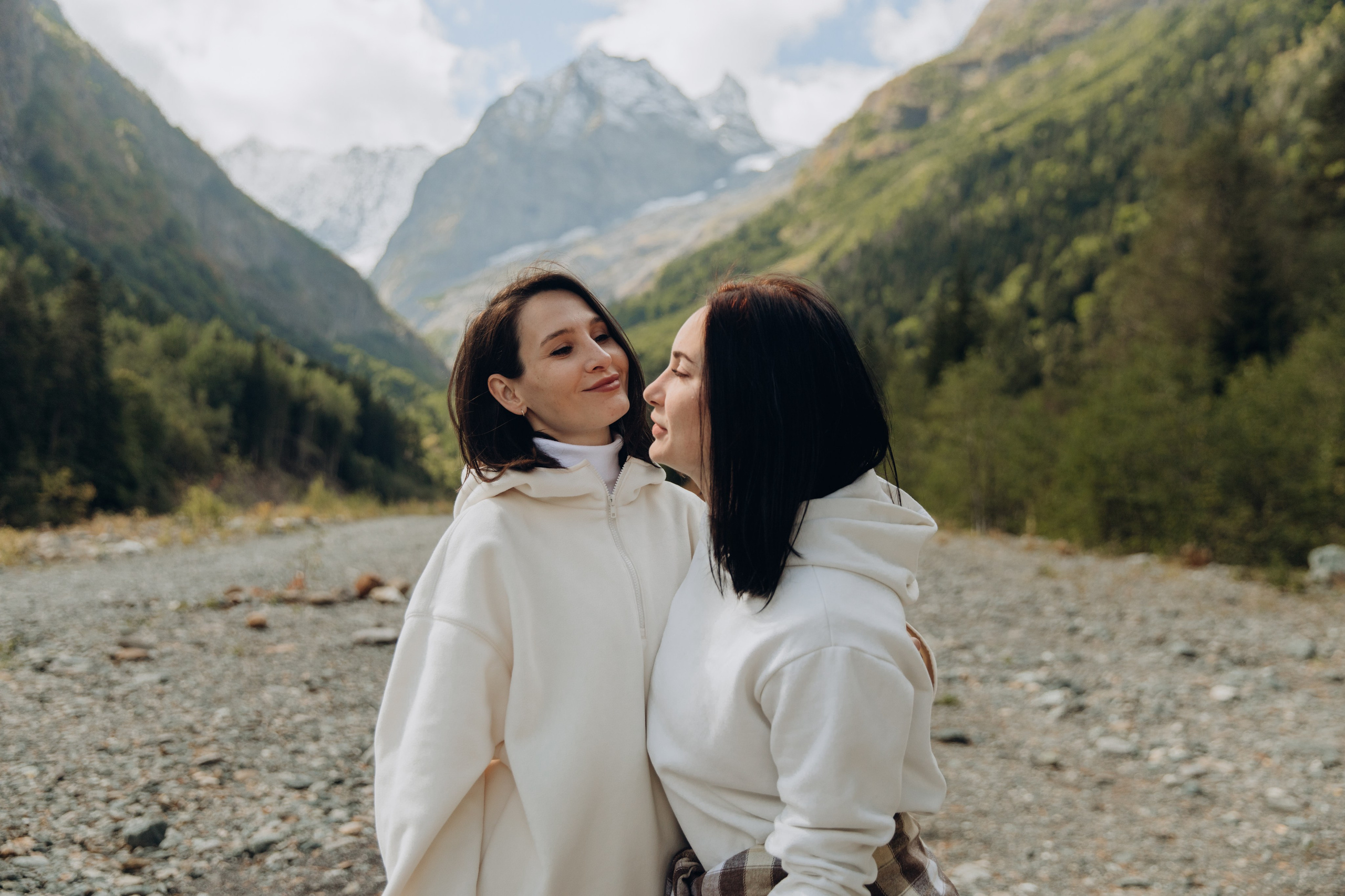 Юля с семьей, Домбай. Портфолио