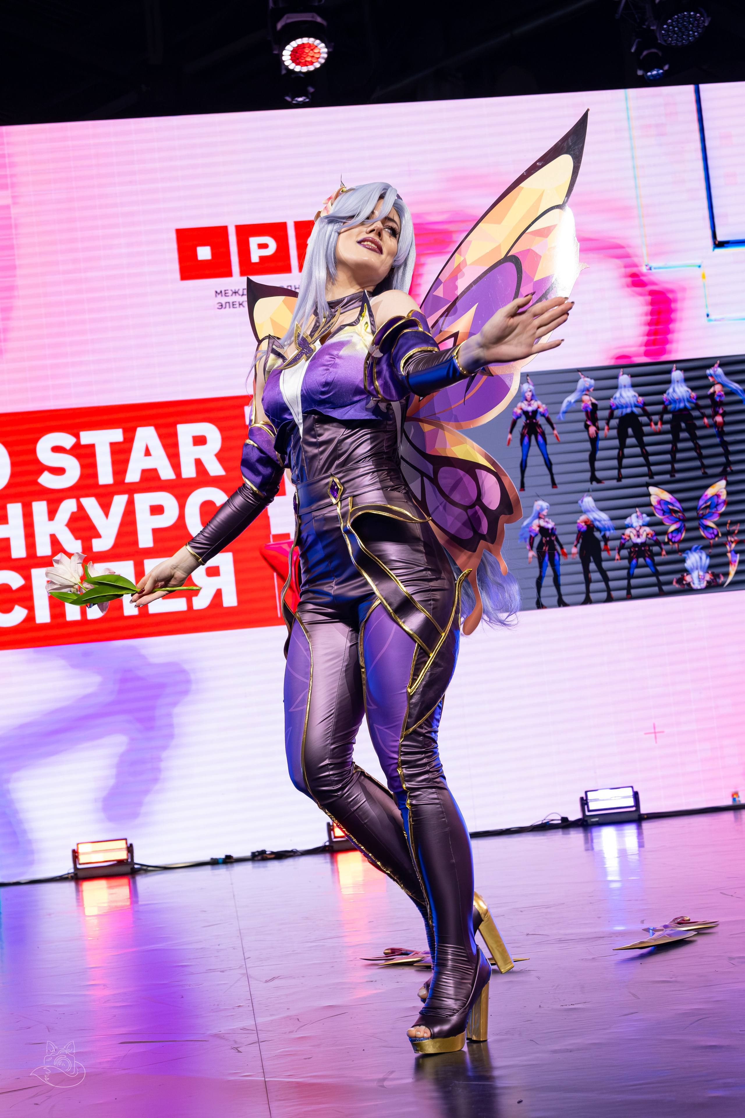 Сцена РЭД ЭКСПО 2024. Косплей фотограф