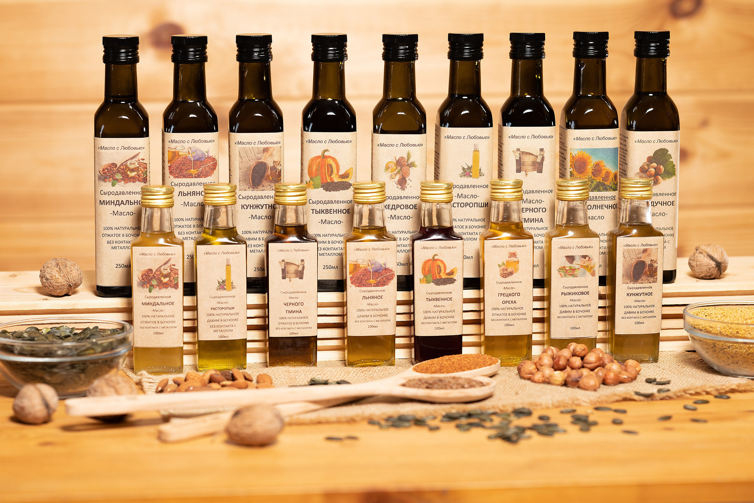  каталожная съемка, рекламное фото,фудфото  , масло сыродавленное на черном зеркальном фоне