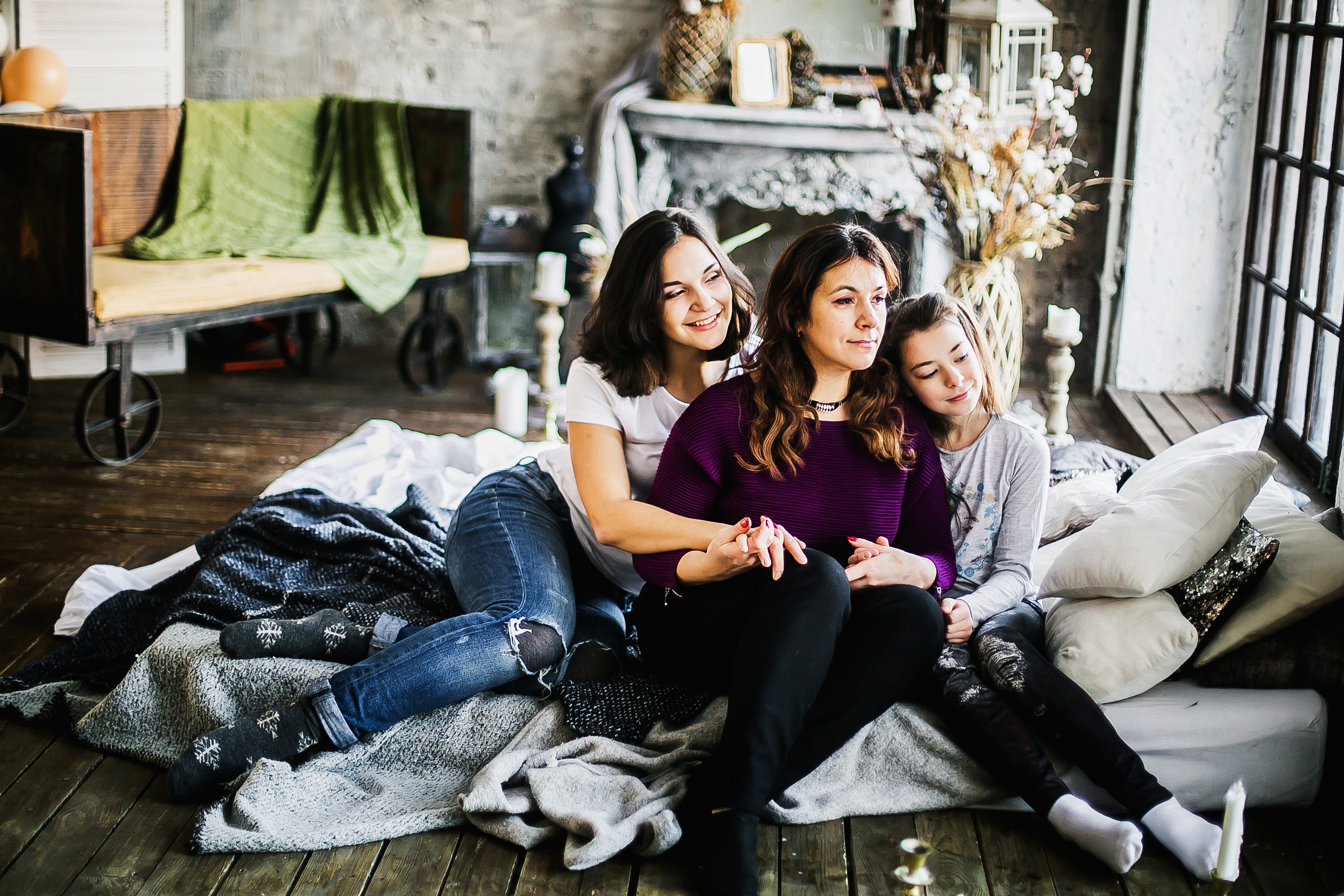 Елизавета приехала домой - к маме и младшей сестренке. Фотограф Полина Егорова город Тюмень