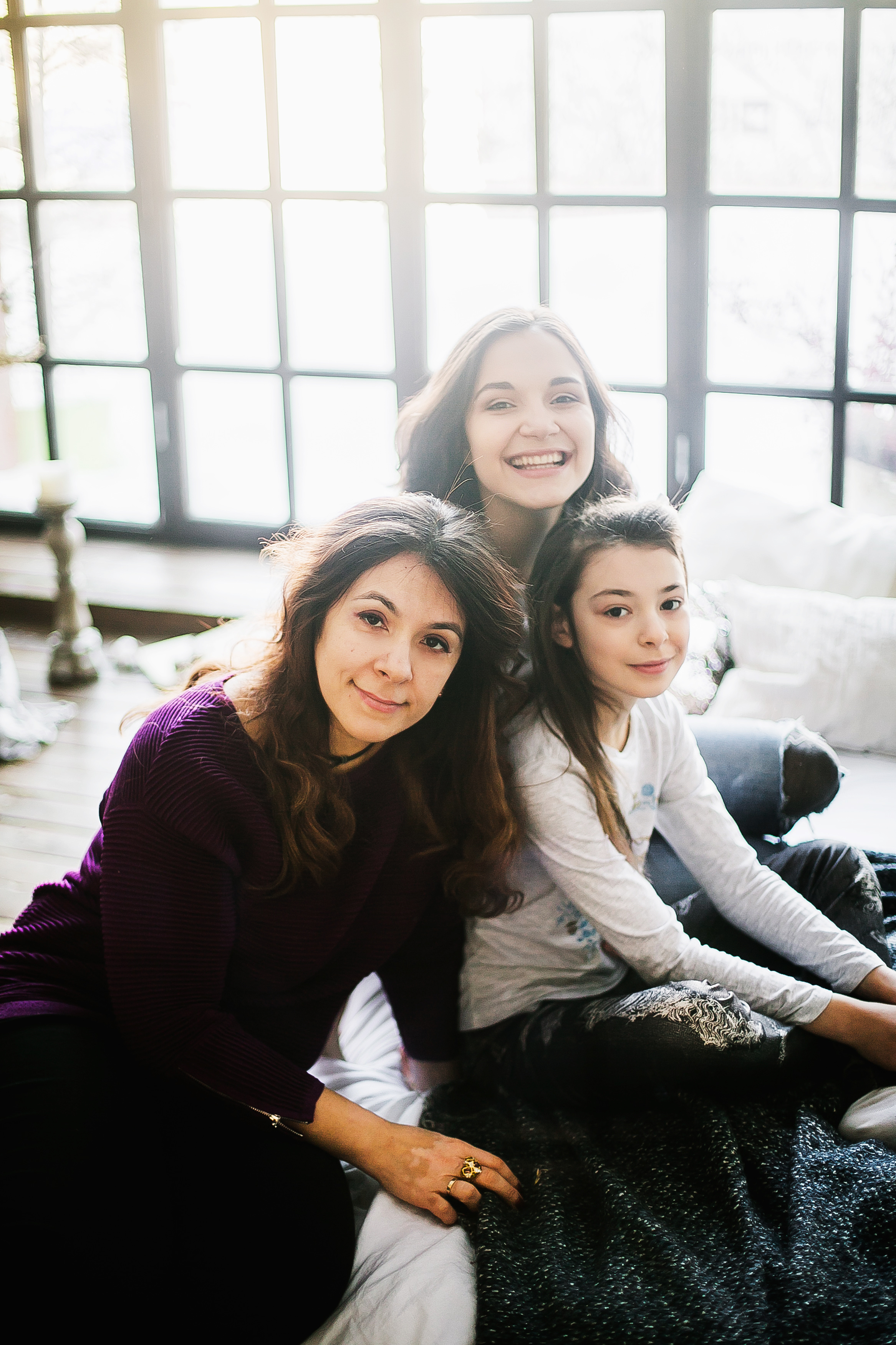 Елизавета приехала домой - к маме и младшей сестренке. Фотограф Полина Егорова город Тюмень