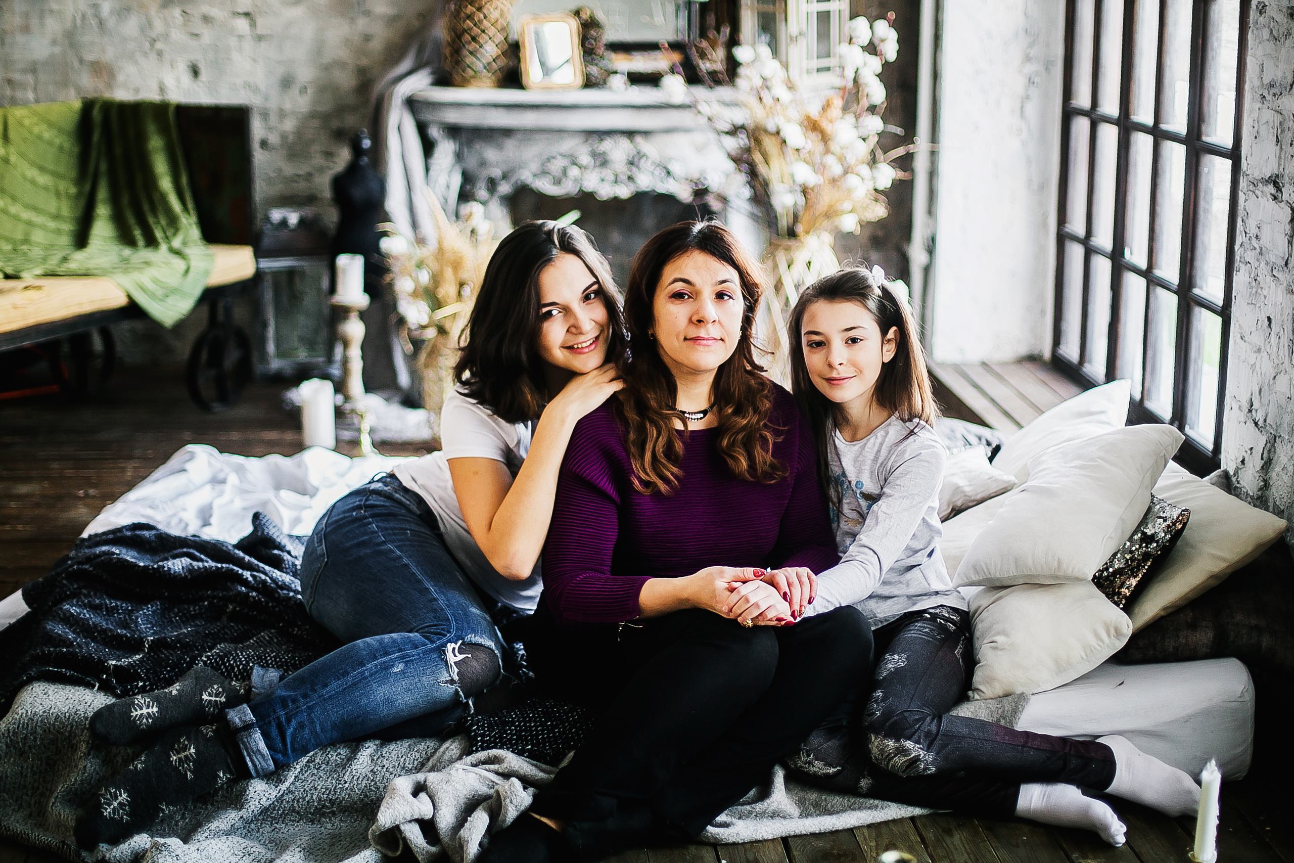 Елизавета приехала домой - к маме и младшей сестренке. Фотограф Полина Егорова город Тюмень