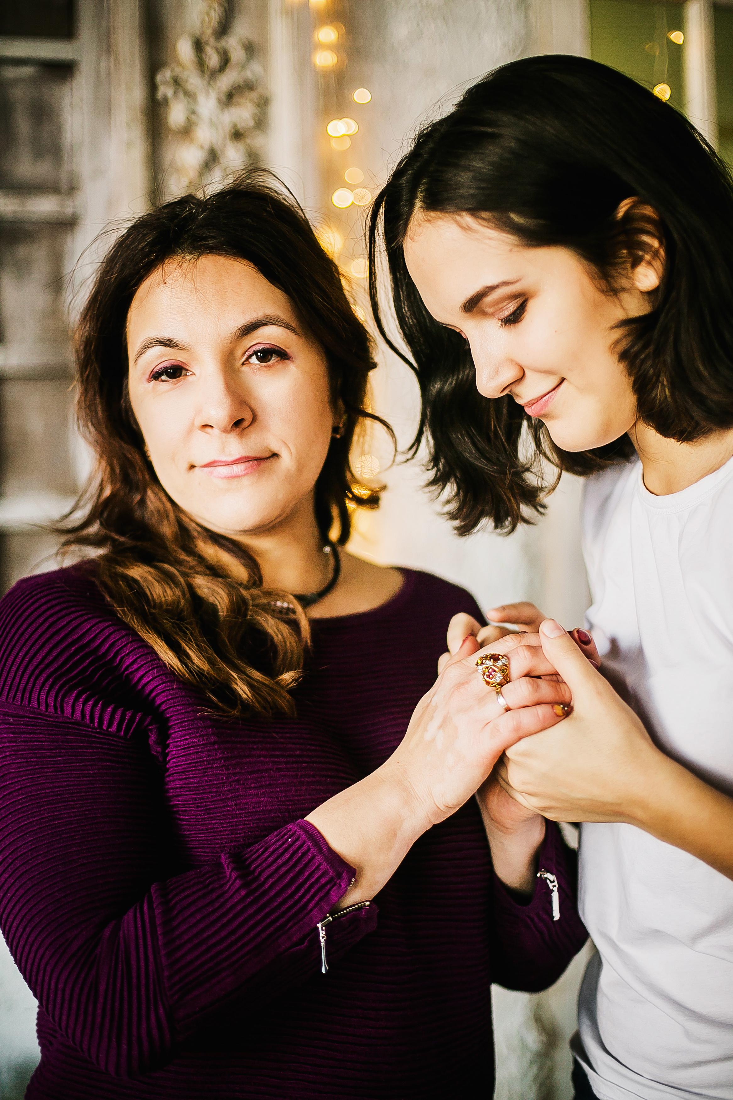 Елизавета приехала домой - к маме и младшей сестренке. Фотограф Полина Егорова город Тюмень