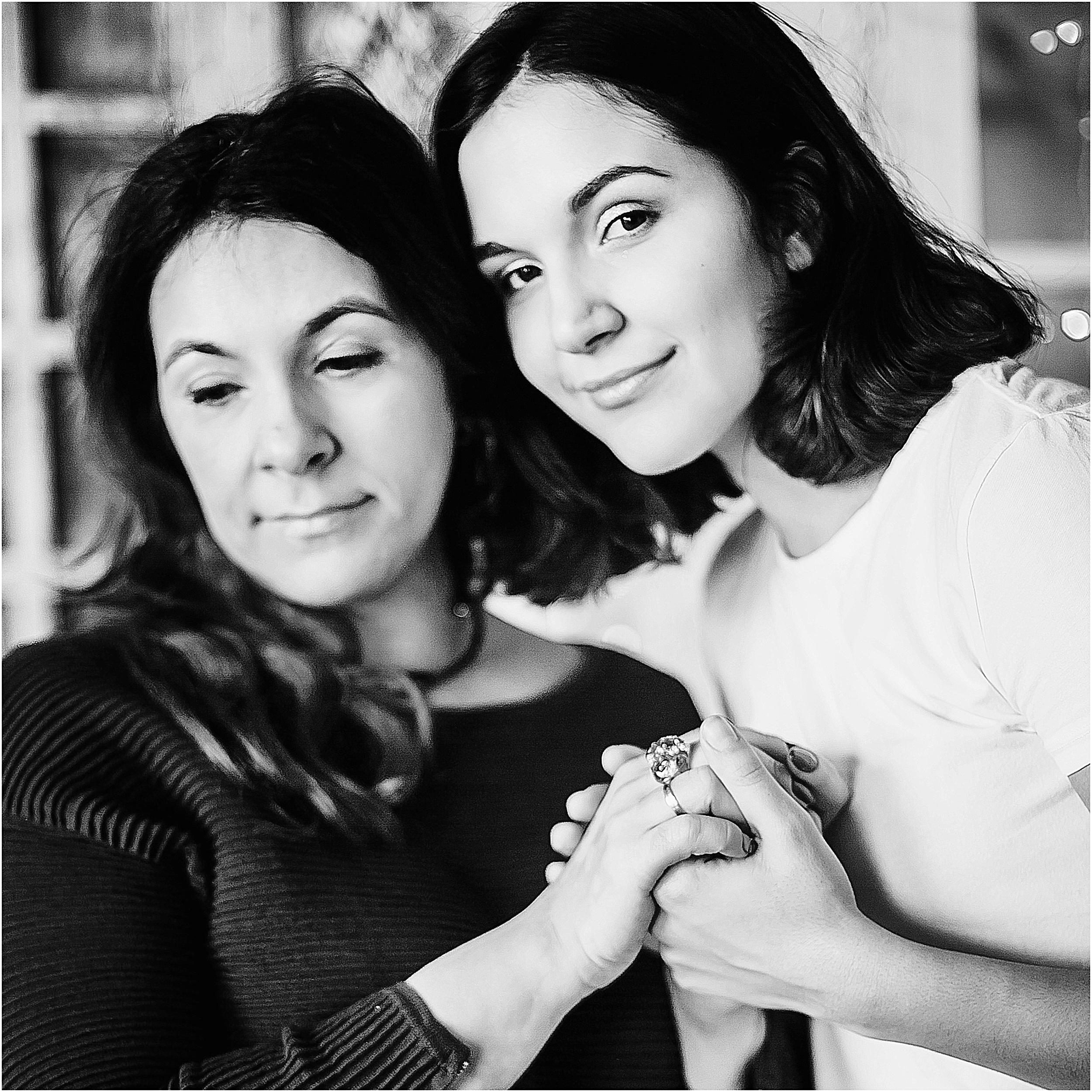 Елизавета приехала домой - к маме и младшей сестренке. Фотограф Полина Егорова город Тюмень