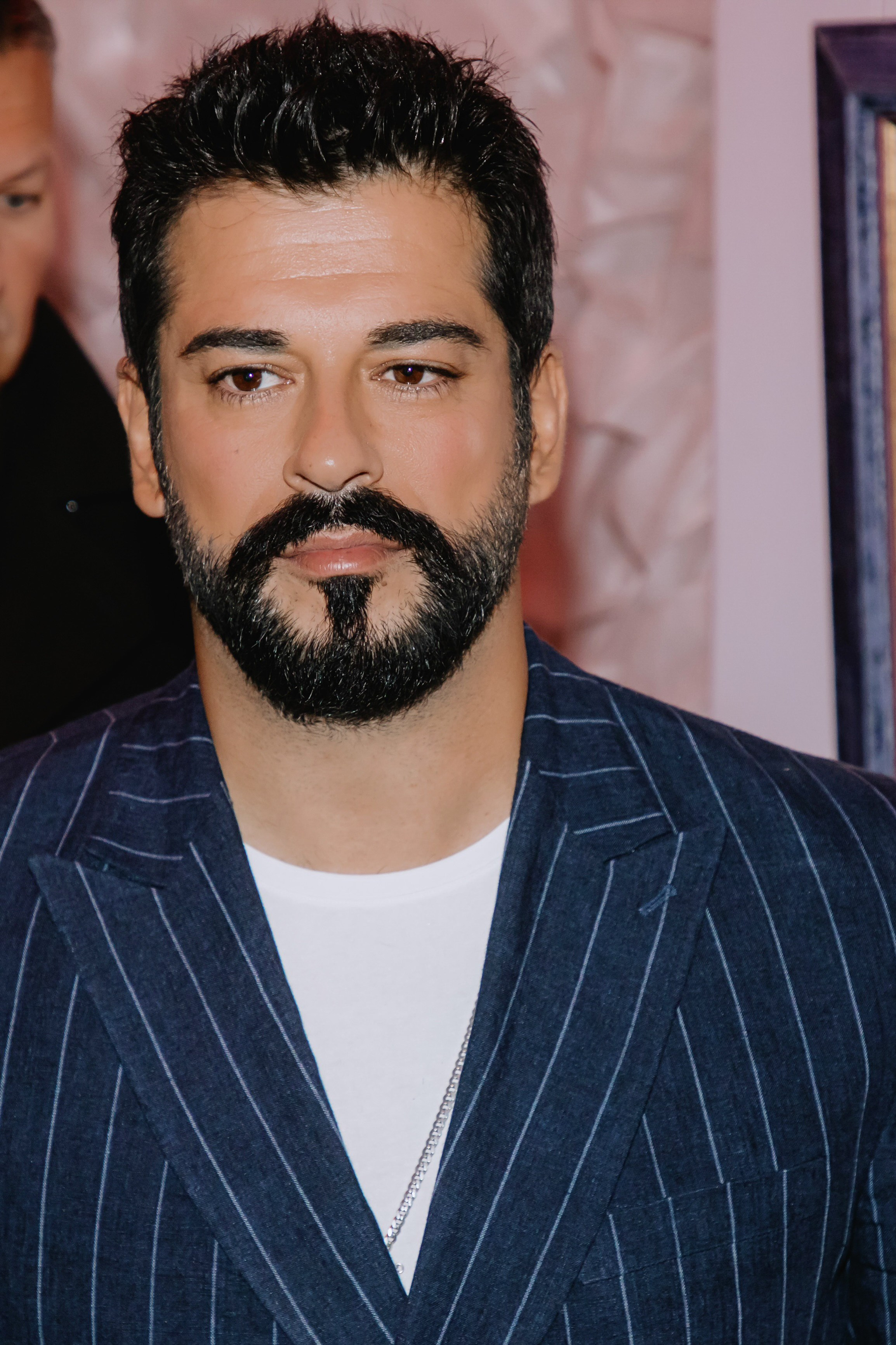 Бурак Озчивит посетил выставку Никаса Сафронова. Фотограф в Москве и Санкт-Петербурге Дарина