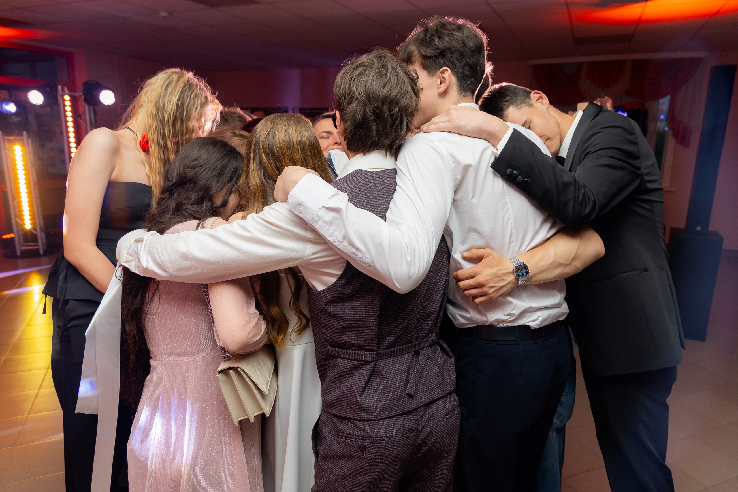 Школьный выпускной 2025 год в Минске, Беларуси. Свадебный фотограф в Минске/Беларуси Сергей Спиридонов