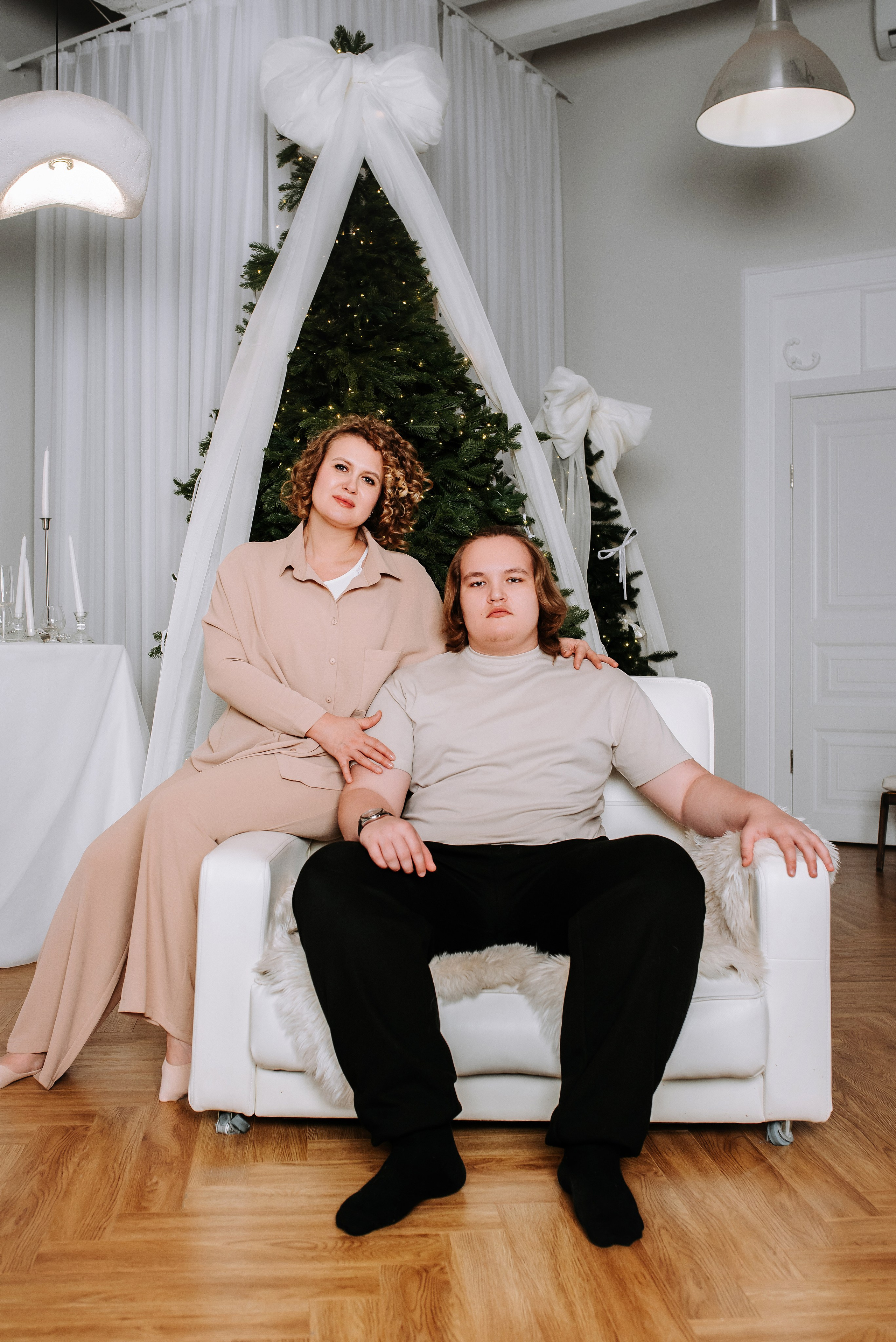 Семейная съёмка с питомцами в фотостудии. Фотограф Диана Оленина Красноярск / Братск