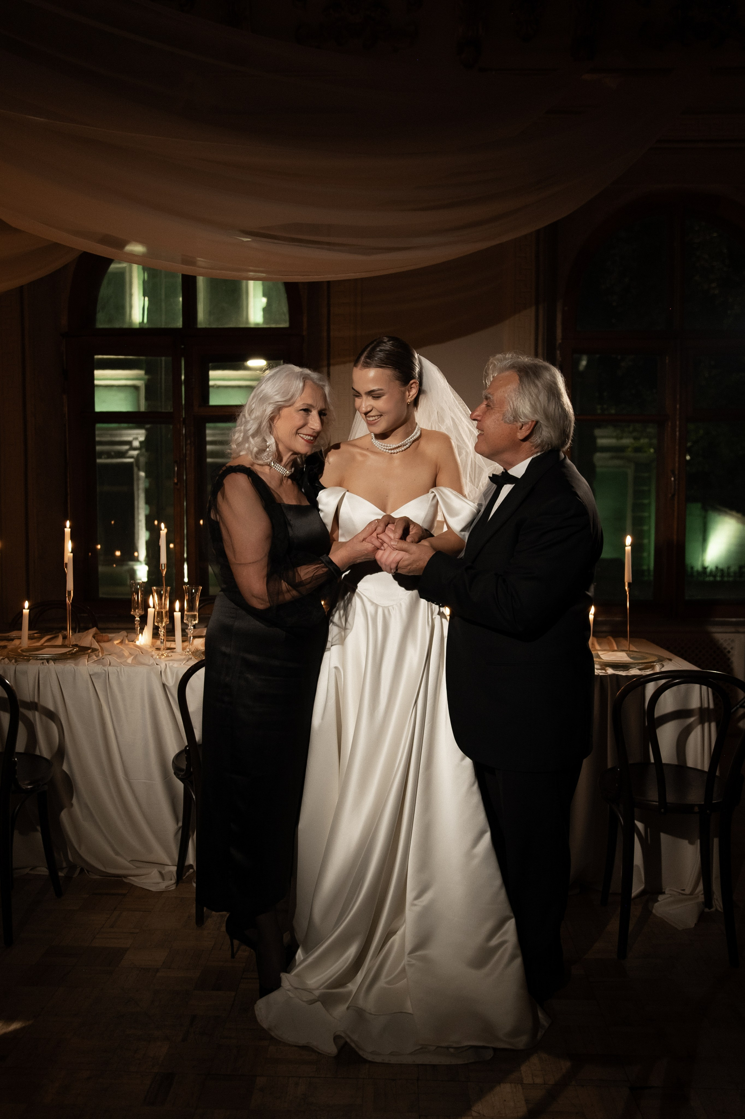 Камерный свадебный ужин при свечах в старинном особняке в фотостудии 21. Kult. Ярослава Ерина — свадебный фотограф в Москве