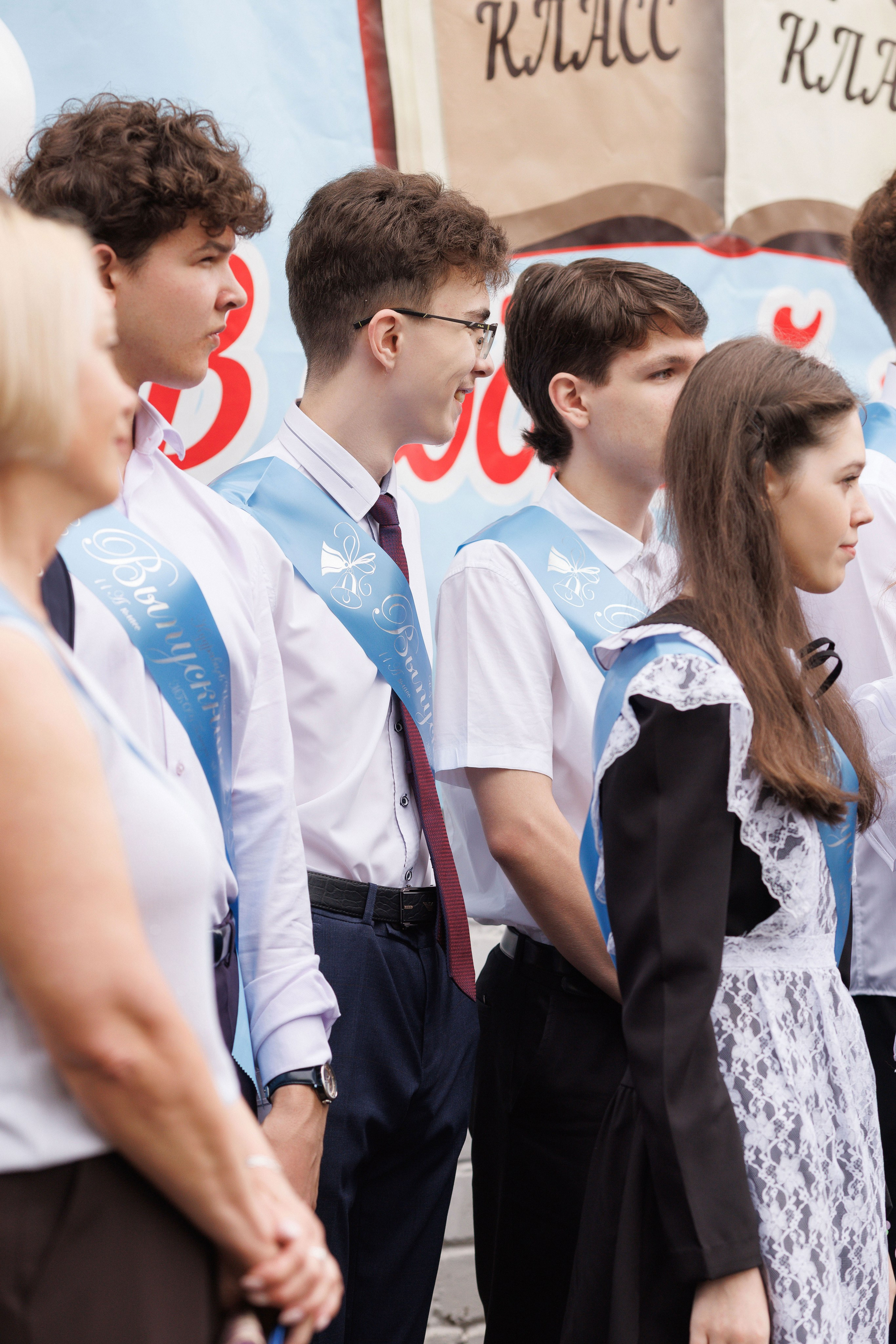 Последний звонок Гимназия Артем. Photoalbum-vl.ru