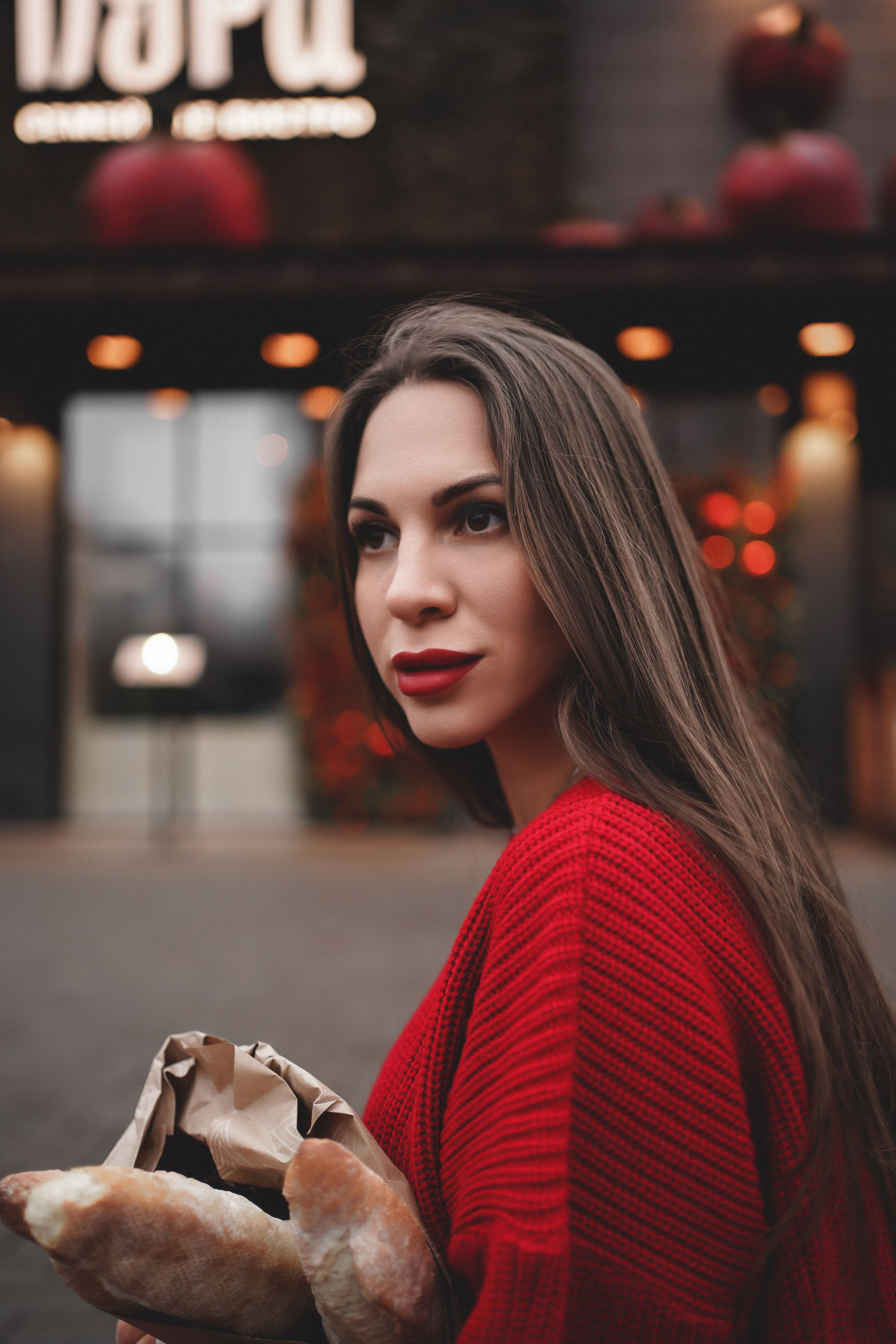 Пури пури. Фотосессия в Ростове-на-Дону. Дарья в ярком образе с батонами. Свадебный фотограф в Ростове-на-Дону. Таинство Крещения и Венчания, семейные фотосессии. Алёна Чёботова