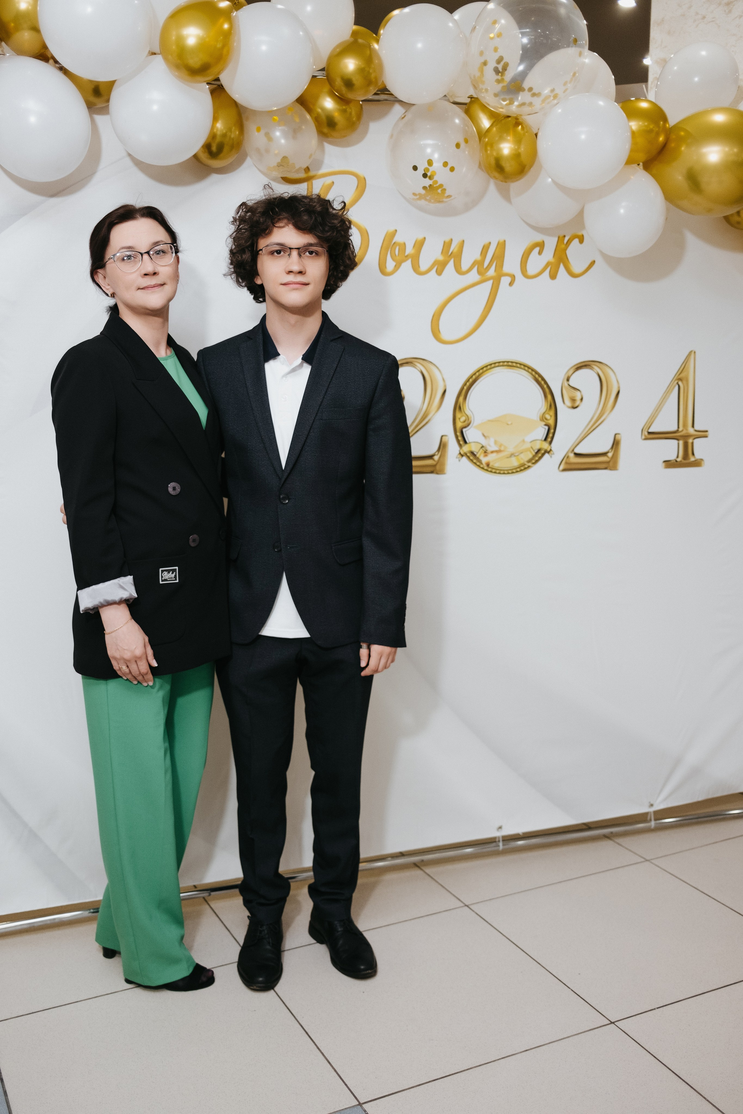 Выпускной 11 класс школы № 30. Свадебный и репортажной фотограф Денис Ожигин в Краснодаре и Краснодарском крае