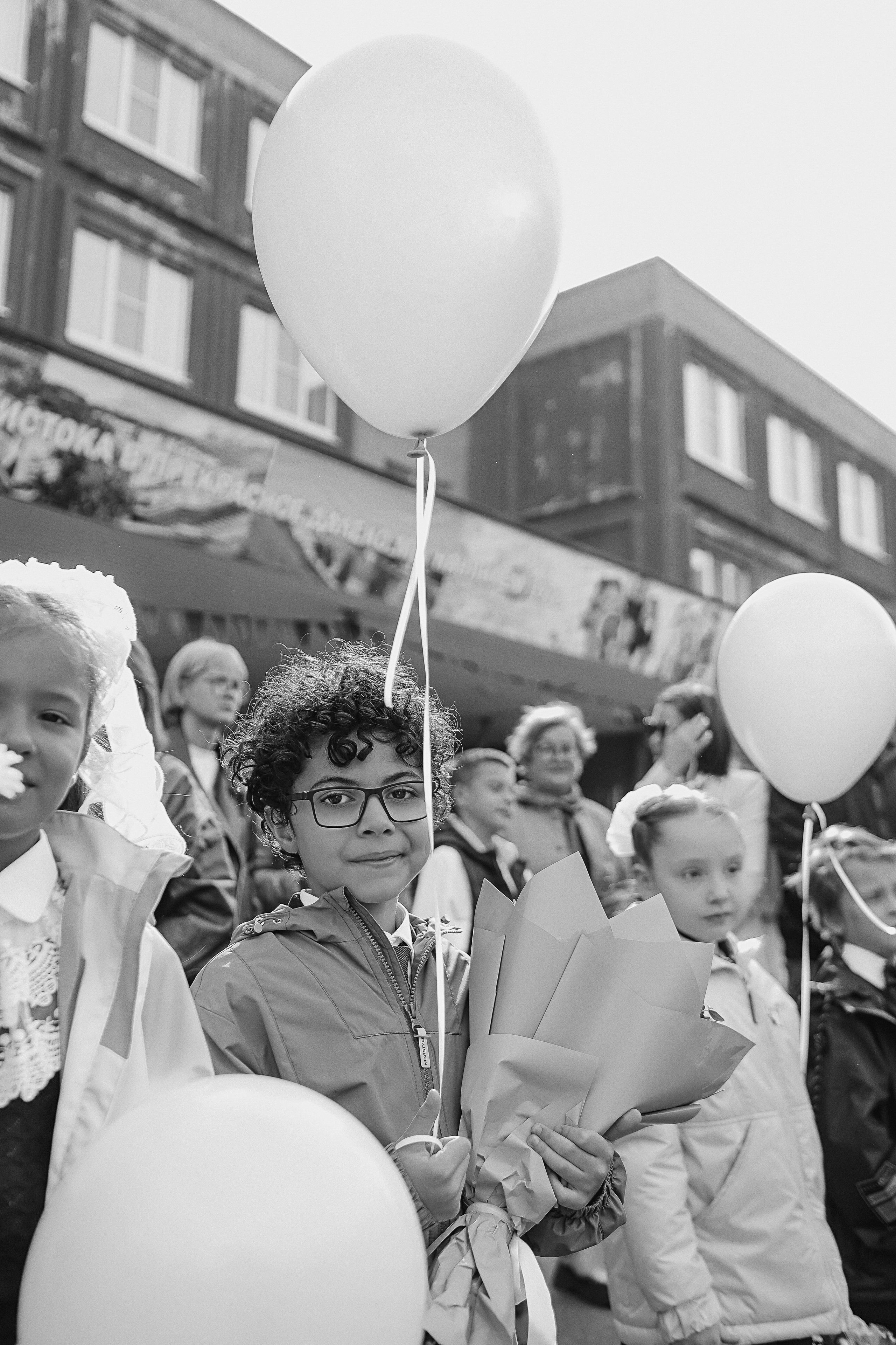 1 сентября линейка+кл час+портреты. Семейный фотограф Тюмень, фотограф на роды Салмина Мария