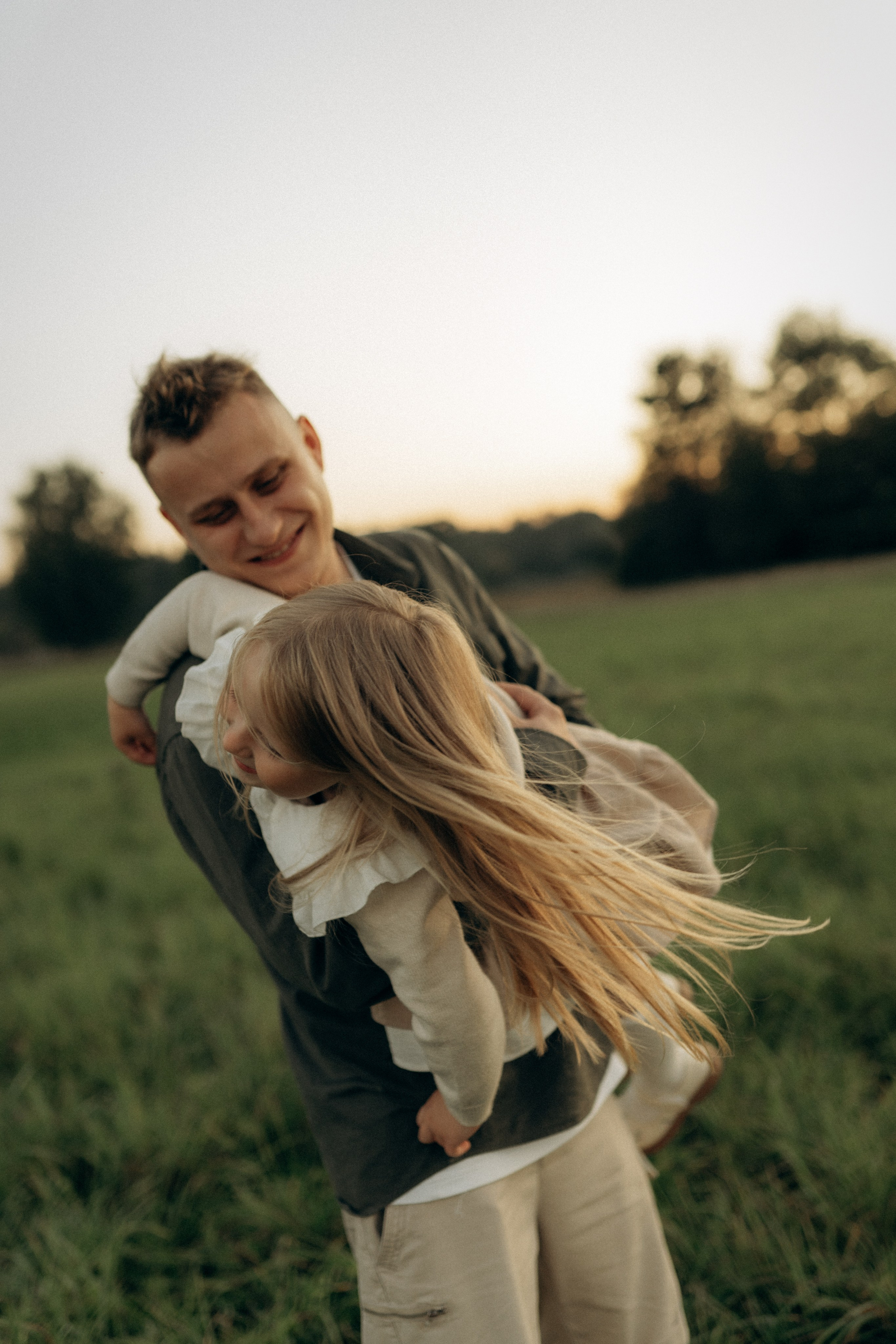 Летний вечер в поле. Семейный lifestyle фотограф в Москве Рената Рафикова