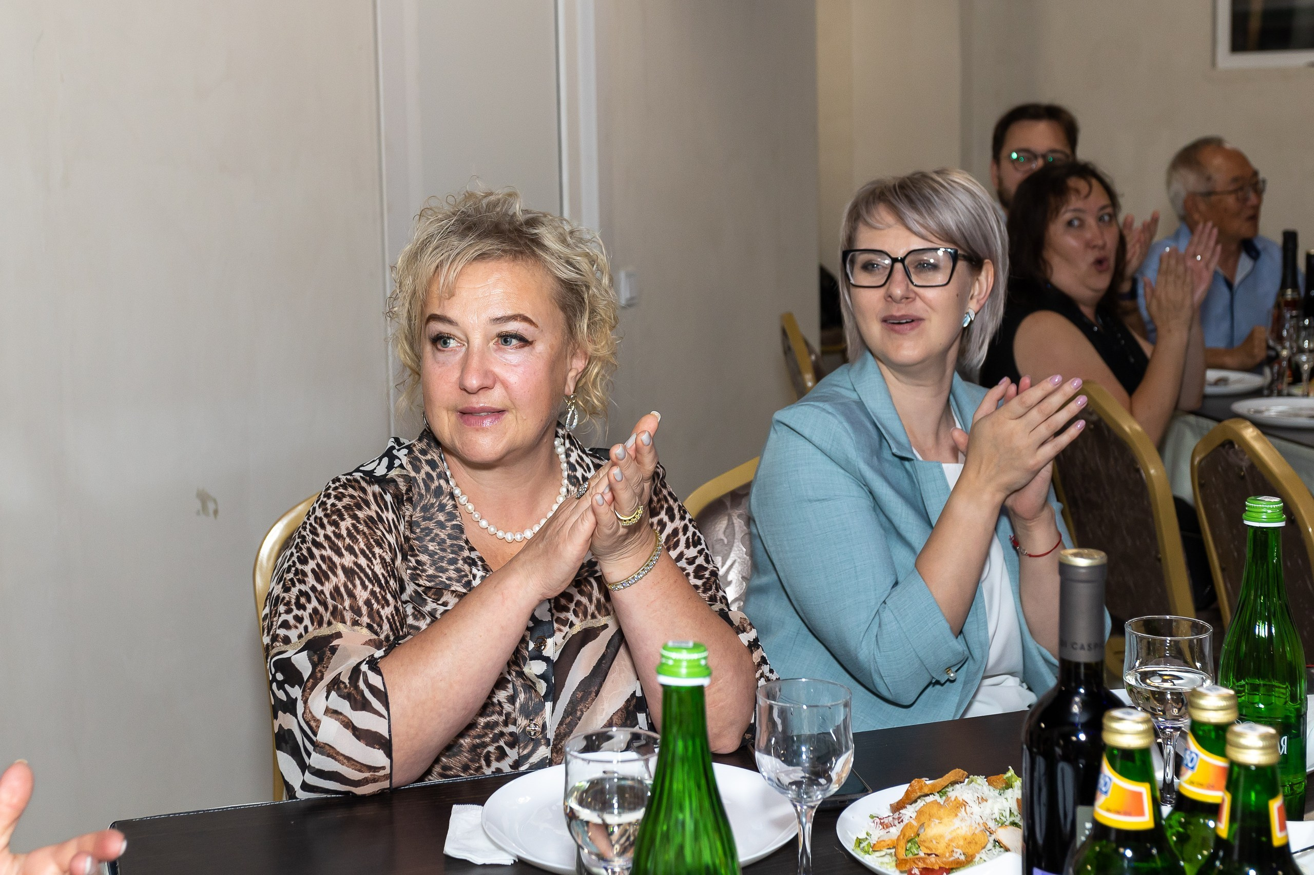 Вручение аттестата и выпускной вечер. Выпускные альбомы Майкоп, Краснодар Елена Золотарева