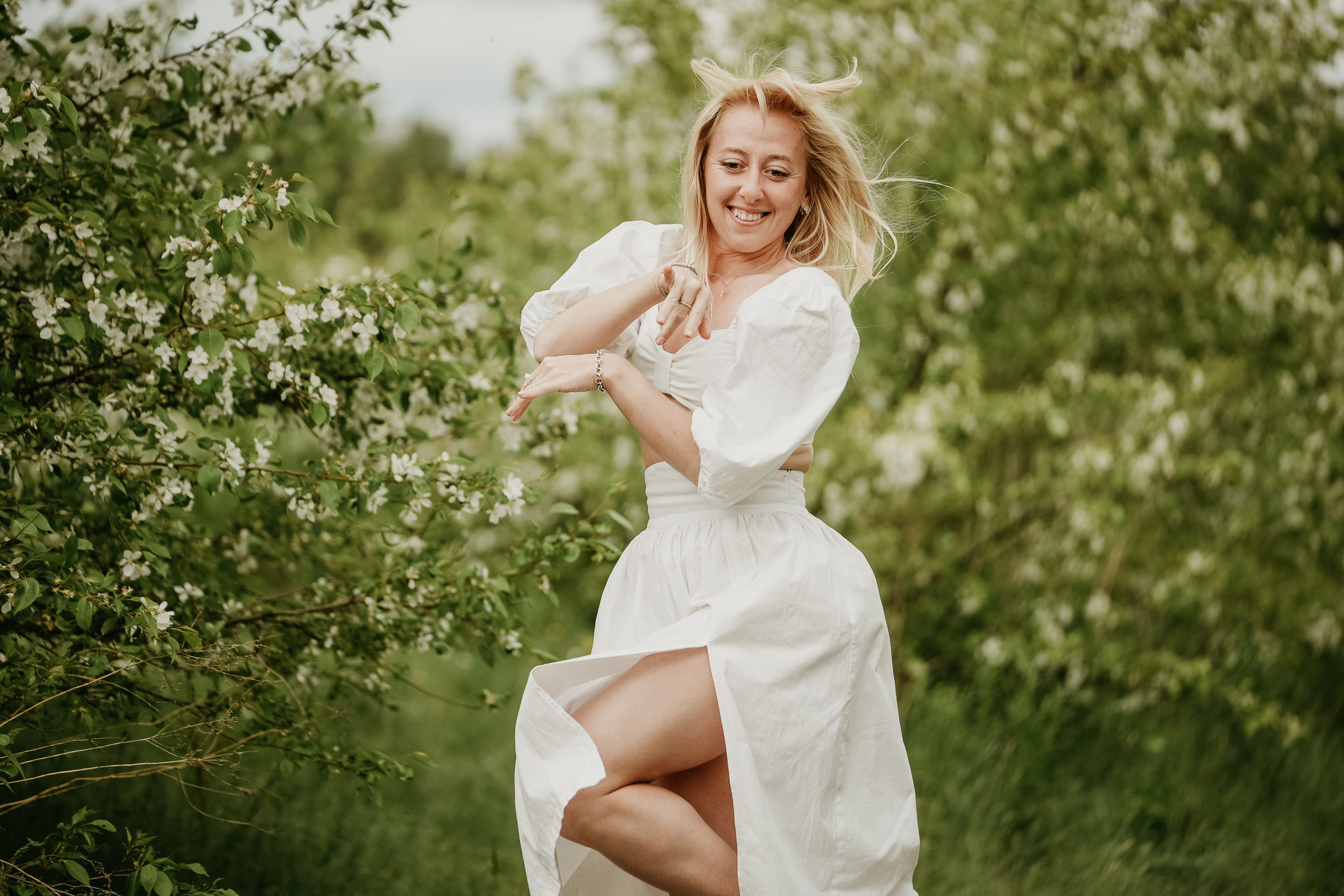 Фотосессия в цветущих яблонях. Фотограф Анна Герман. Красноярск