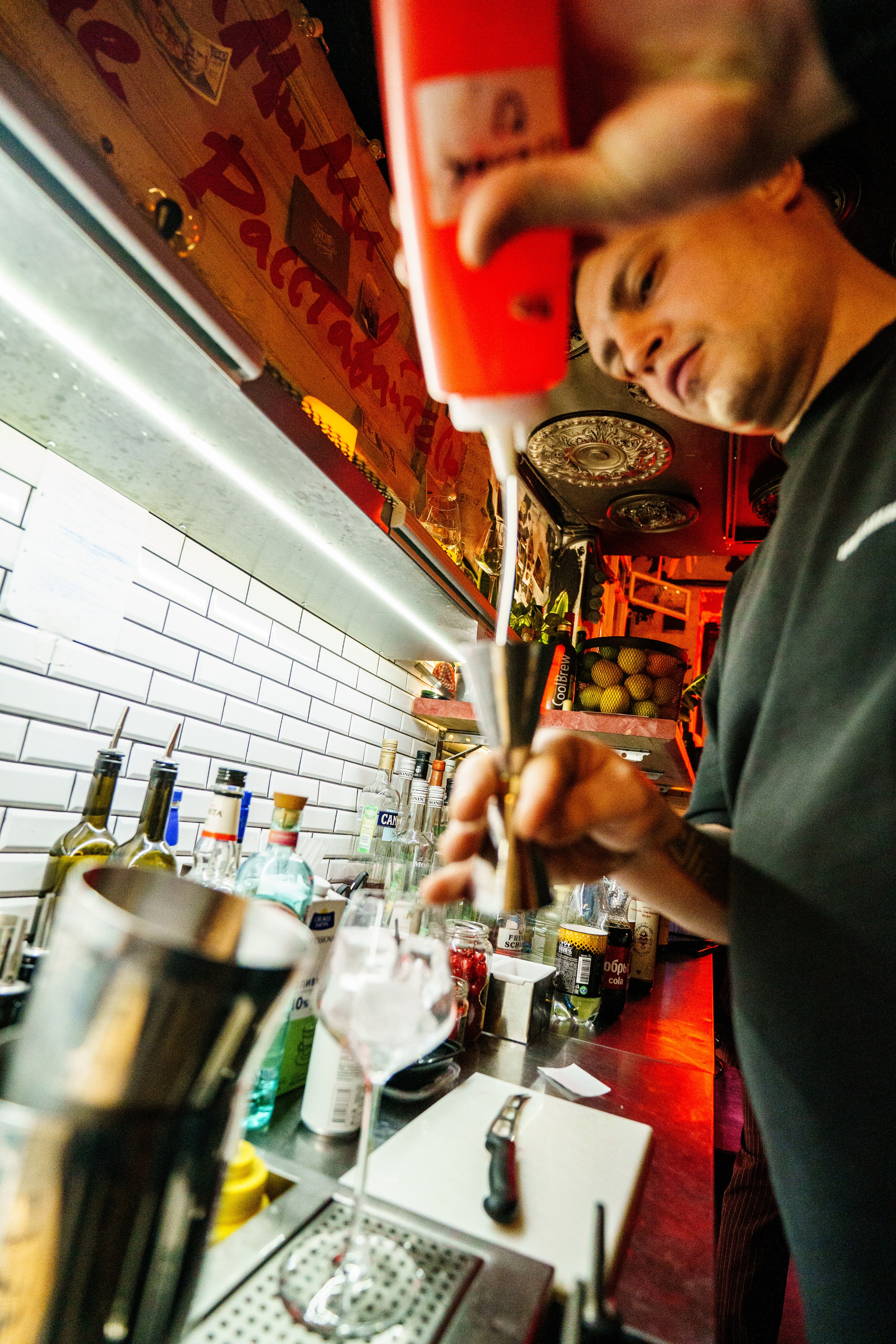 День святого Валентина в Баре разбитых сердец. Концертный и репортажный фотограф в Санкт-Петербурге Слава Пахомов