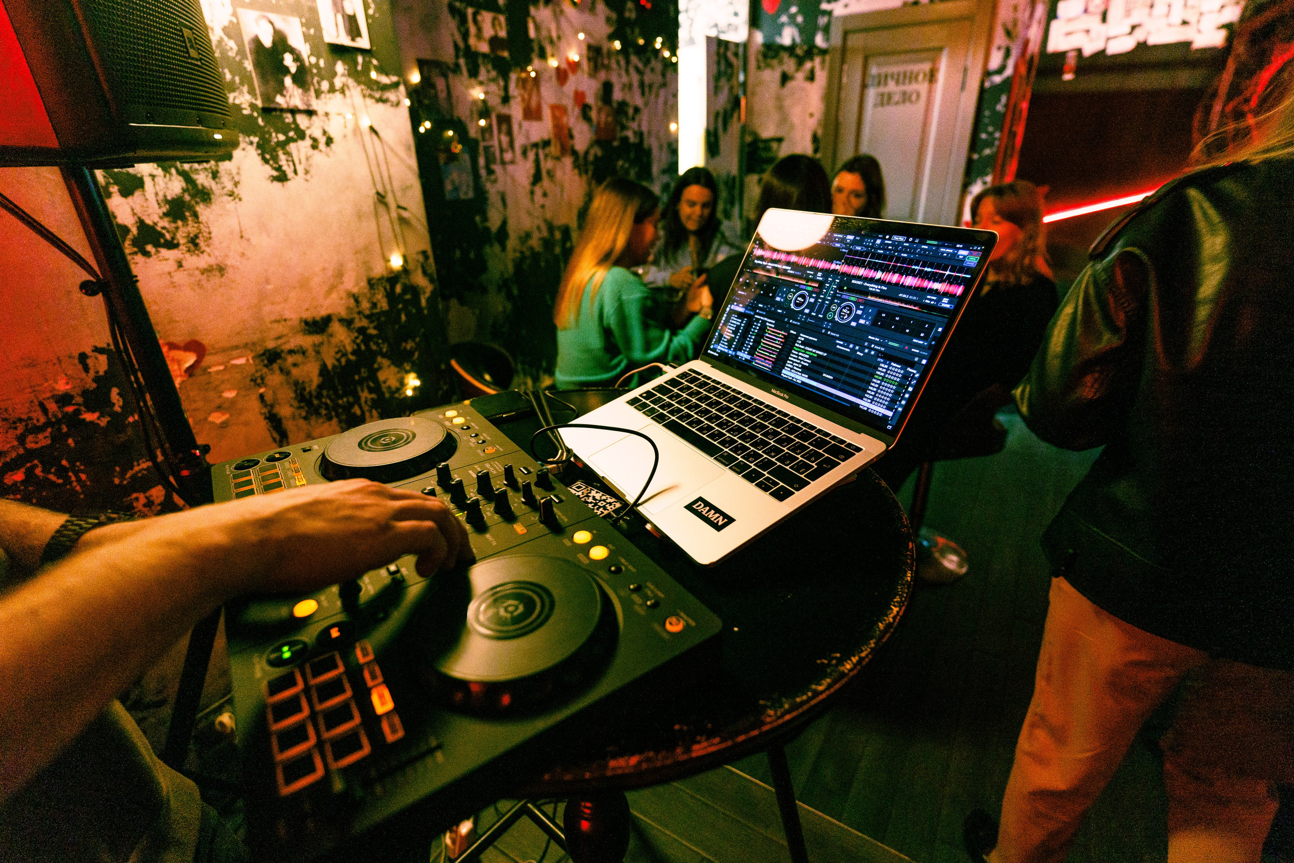 Из Сибири с любовью. Бар разбитых сердец. Концертный и репортажный фотограф в Санкт-Петербурге Слава Пахомов