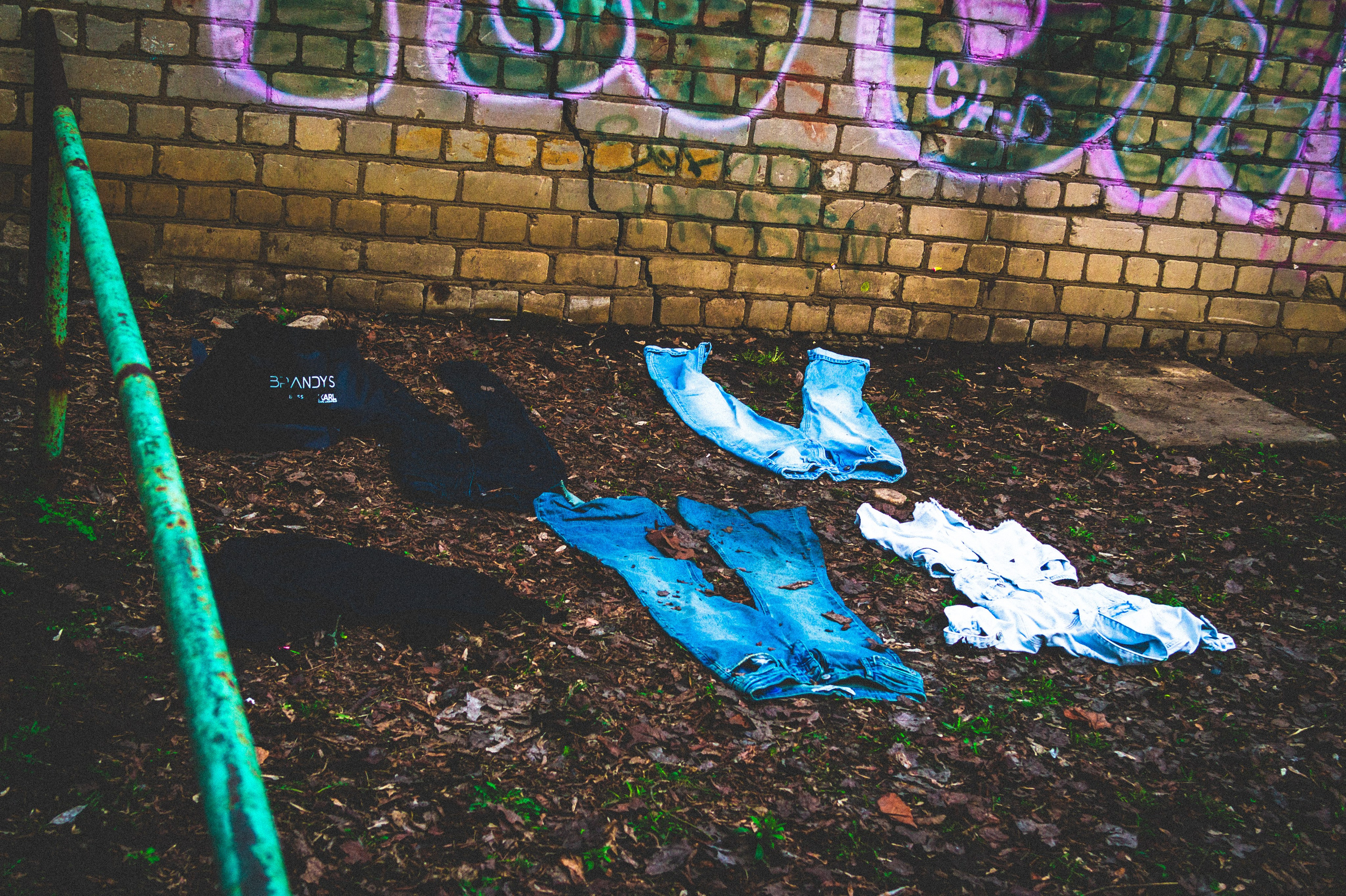 На телефоне. Den Mirov — Фотограф, Музыкант