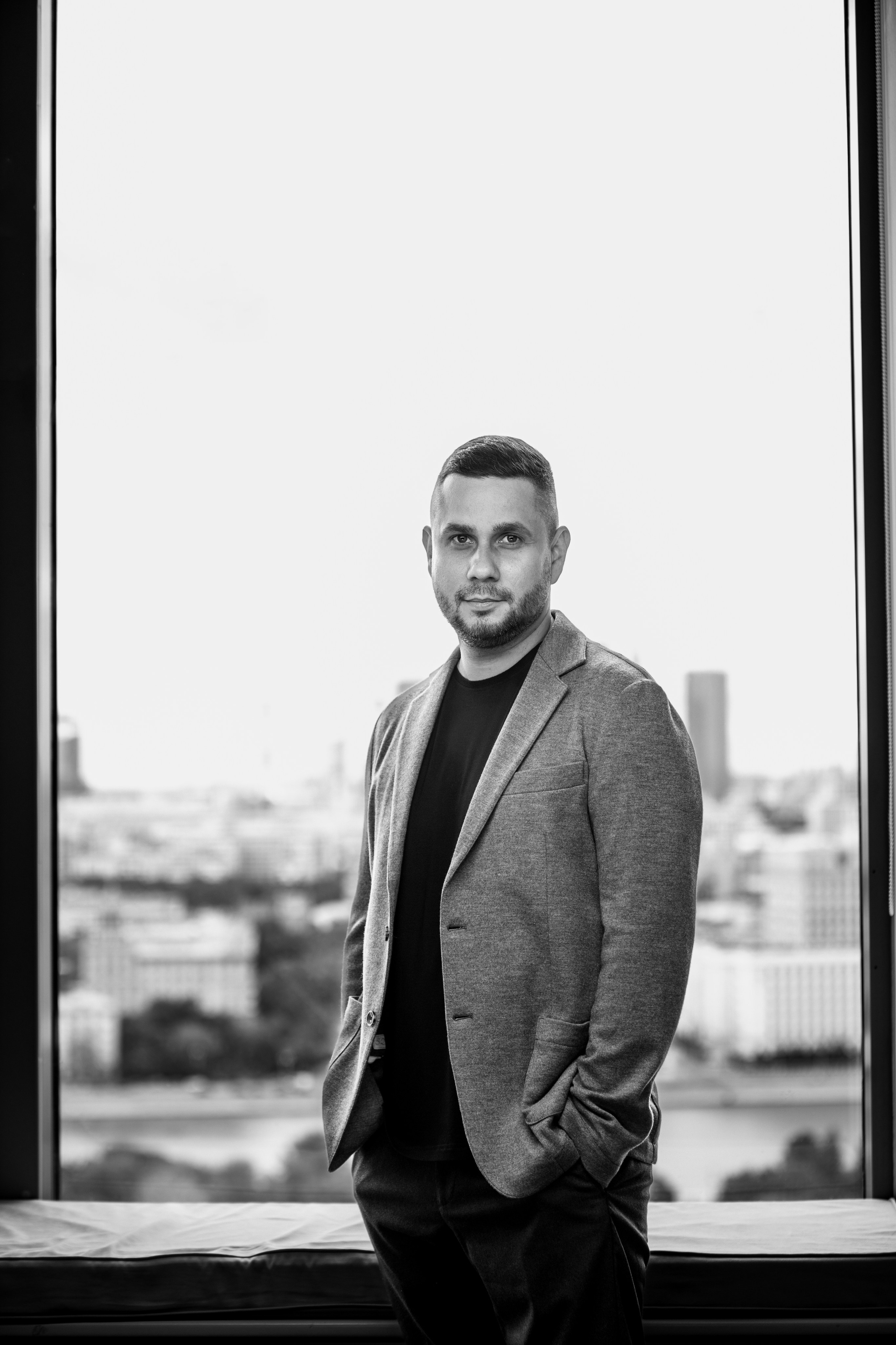 Деловой портрет в интерьере. Бизнес-портрет | Хедшот-фотограф | Студия делового портрета в Москве