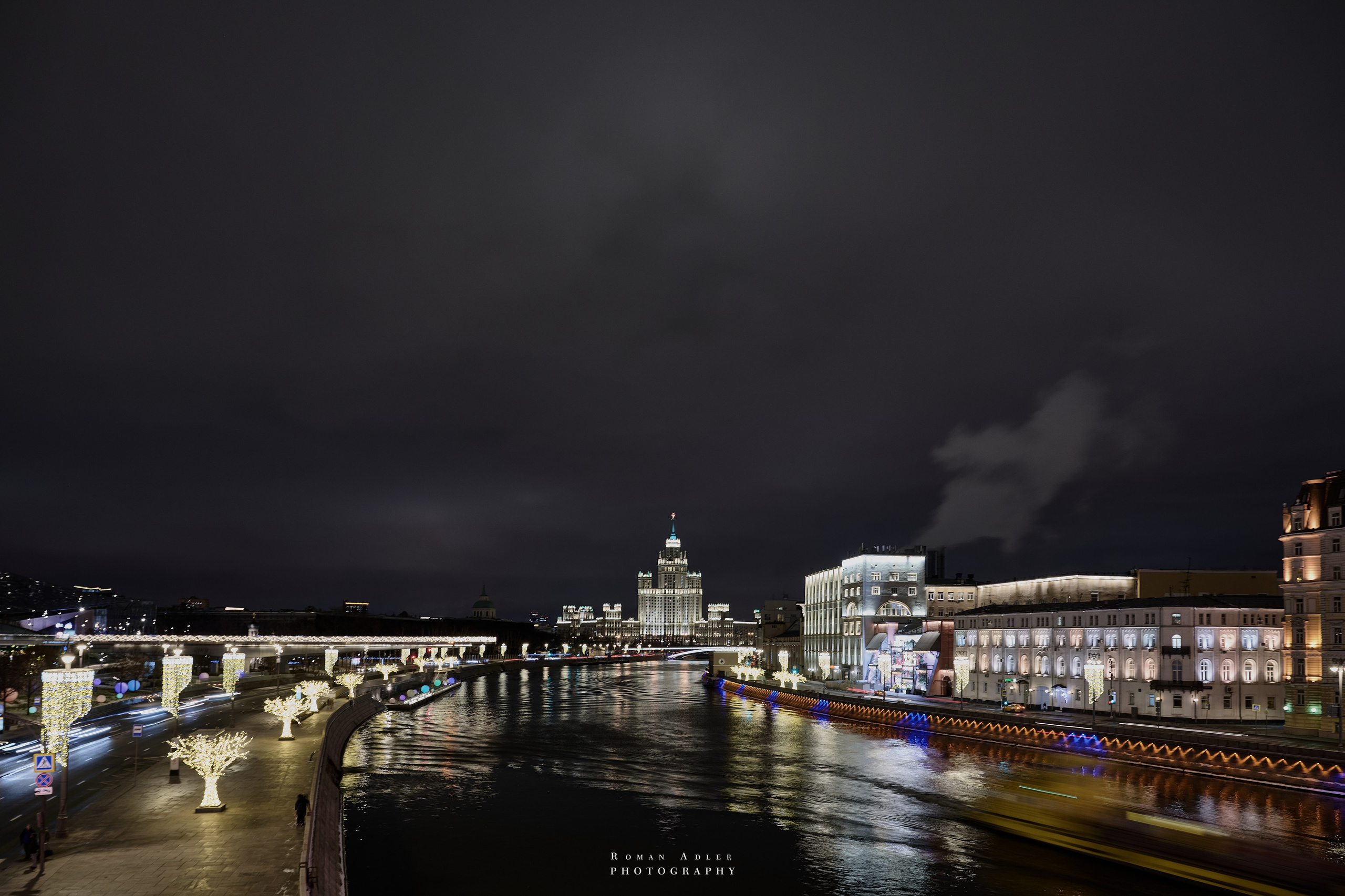 Новогодняя ночная Москва 2025. Фотограф Роман Адлер