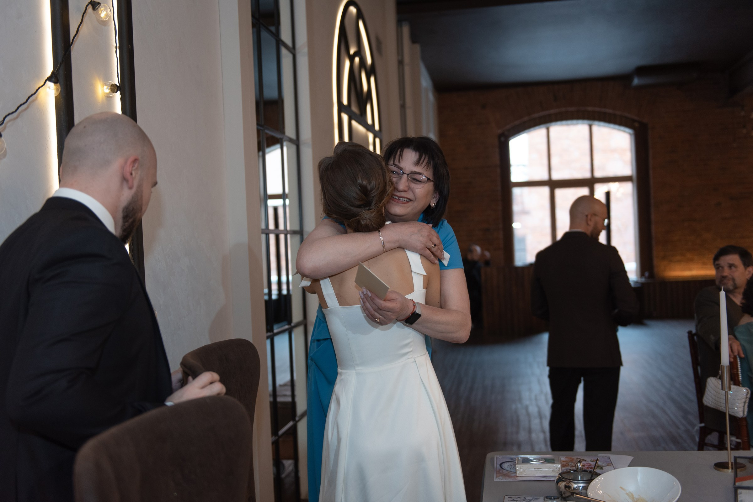 свадебный банкет в весеннем лофте