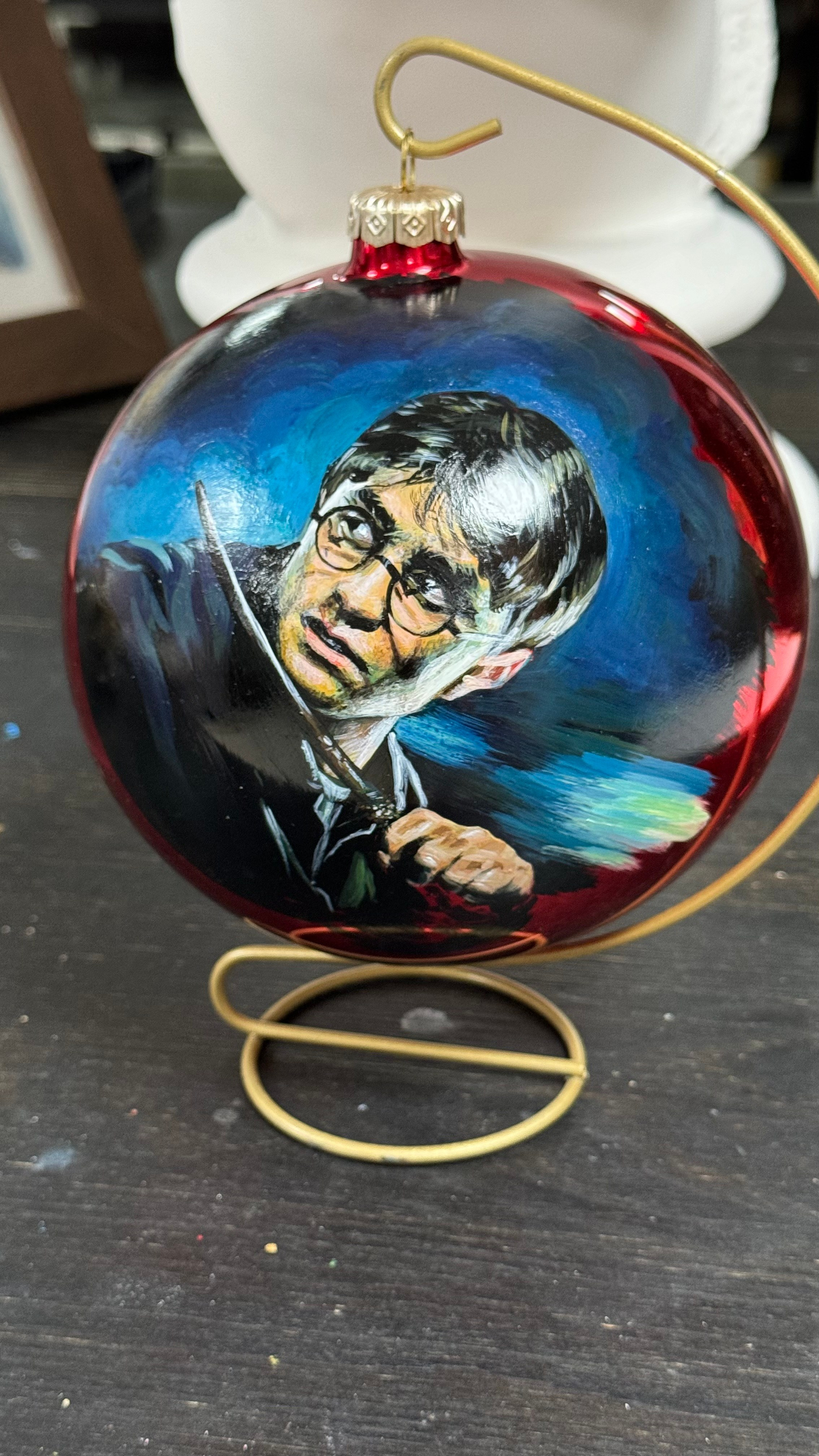 ArtSHARm- наше портфолио по ёлочным шарам с ручной росписью. Художественная ручная роспись елочных шаров, корпоративные подарки и восковые аромасвечи