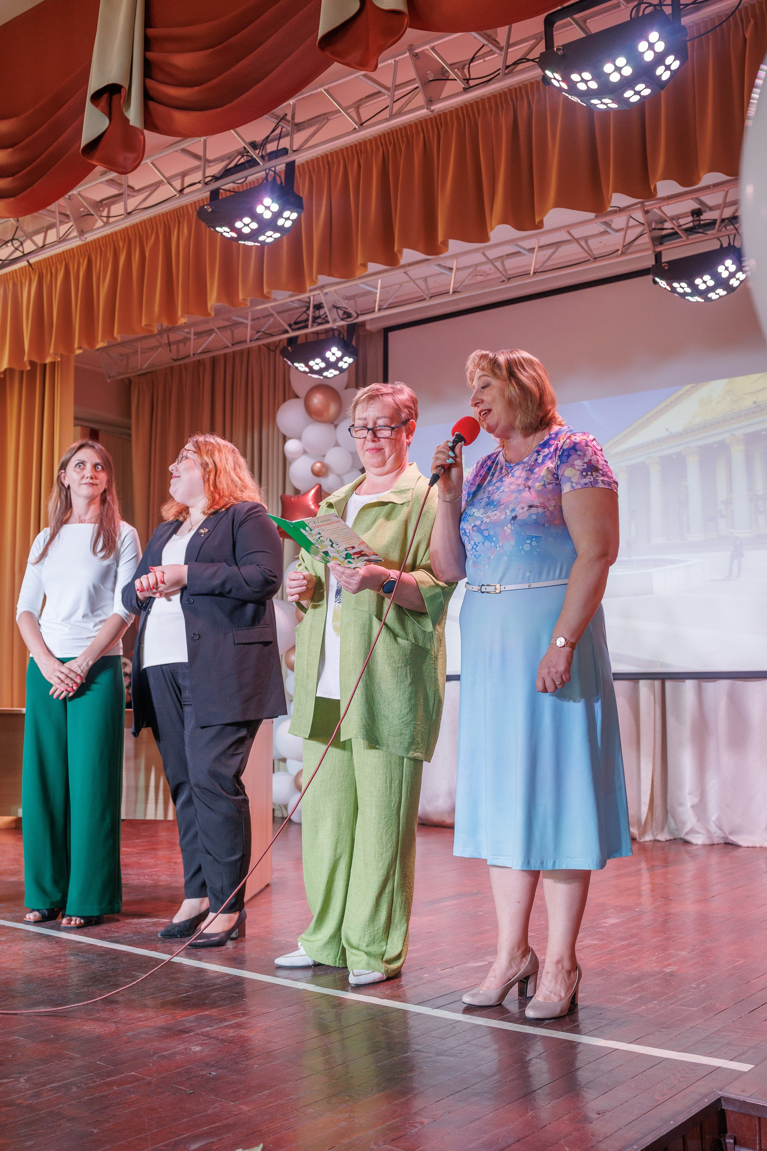 Вручение аттестатов. Свадебный и семейный фотограф в Новосибирске Ирина Дорошкова