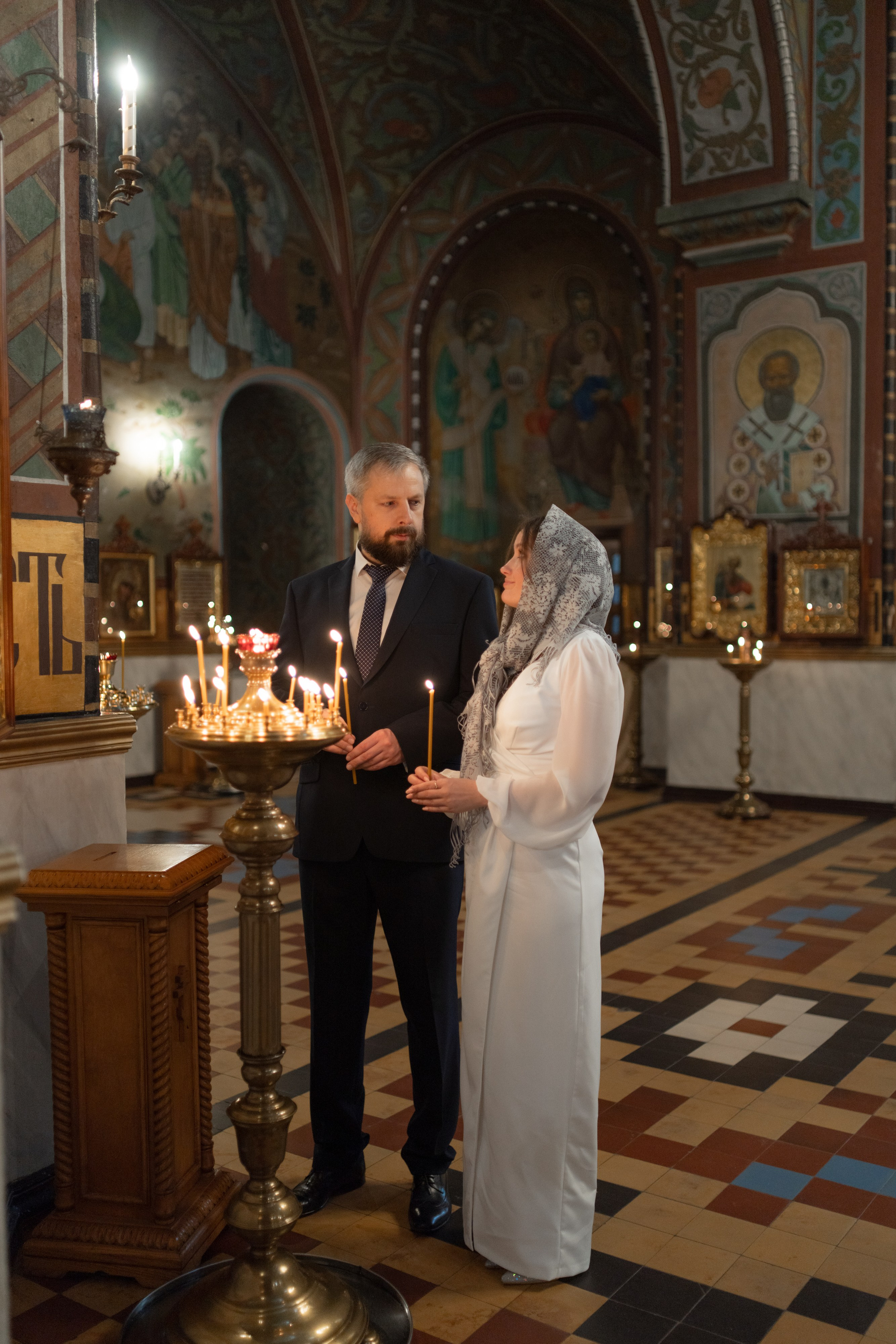 Свадебная фотосессия в ЗАГСе Петергофа. Свадебный фотограф Александр Невский в Санкт-Петербурге