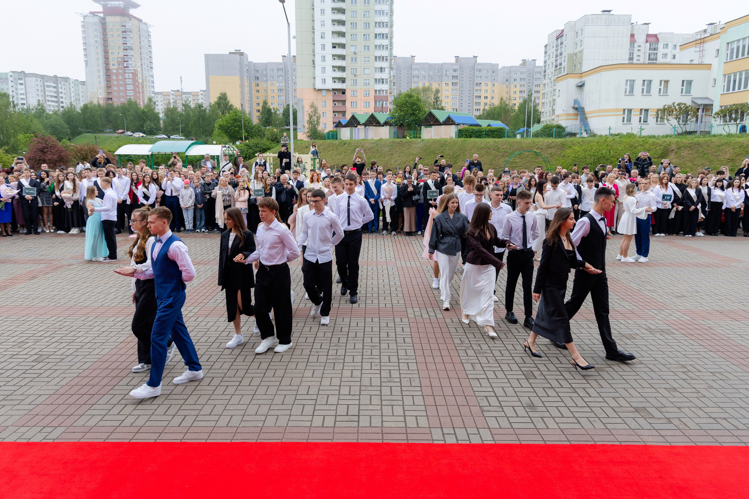 Последний звонок 2025 в Минске. Свадебный фотограф в Минске/Беларуси Сергей Спиридонов