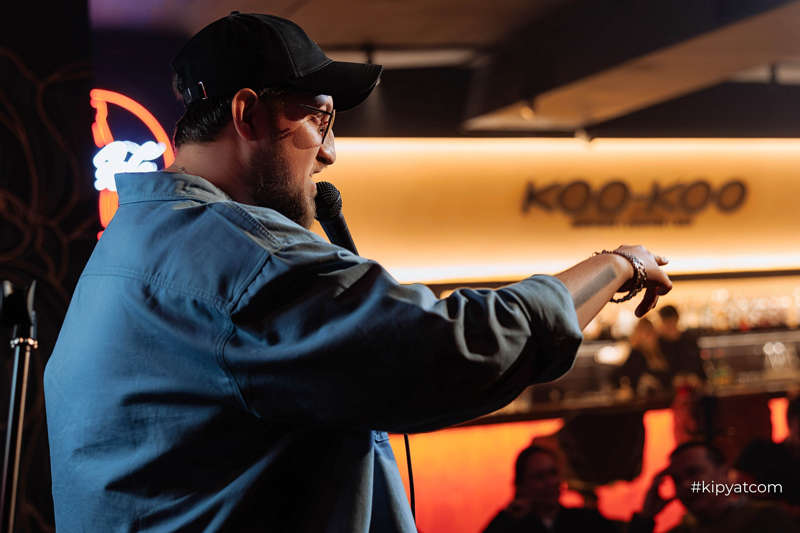 Сольный стендап концерт Александра Меркуль