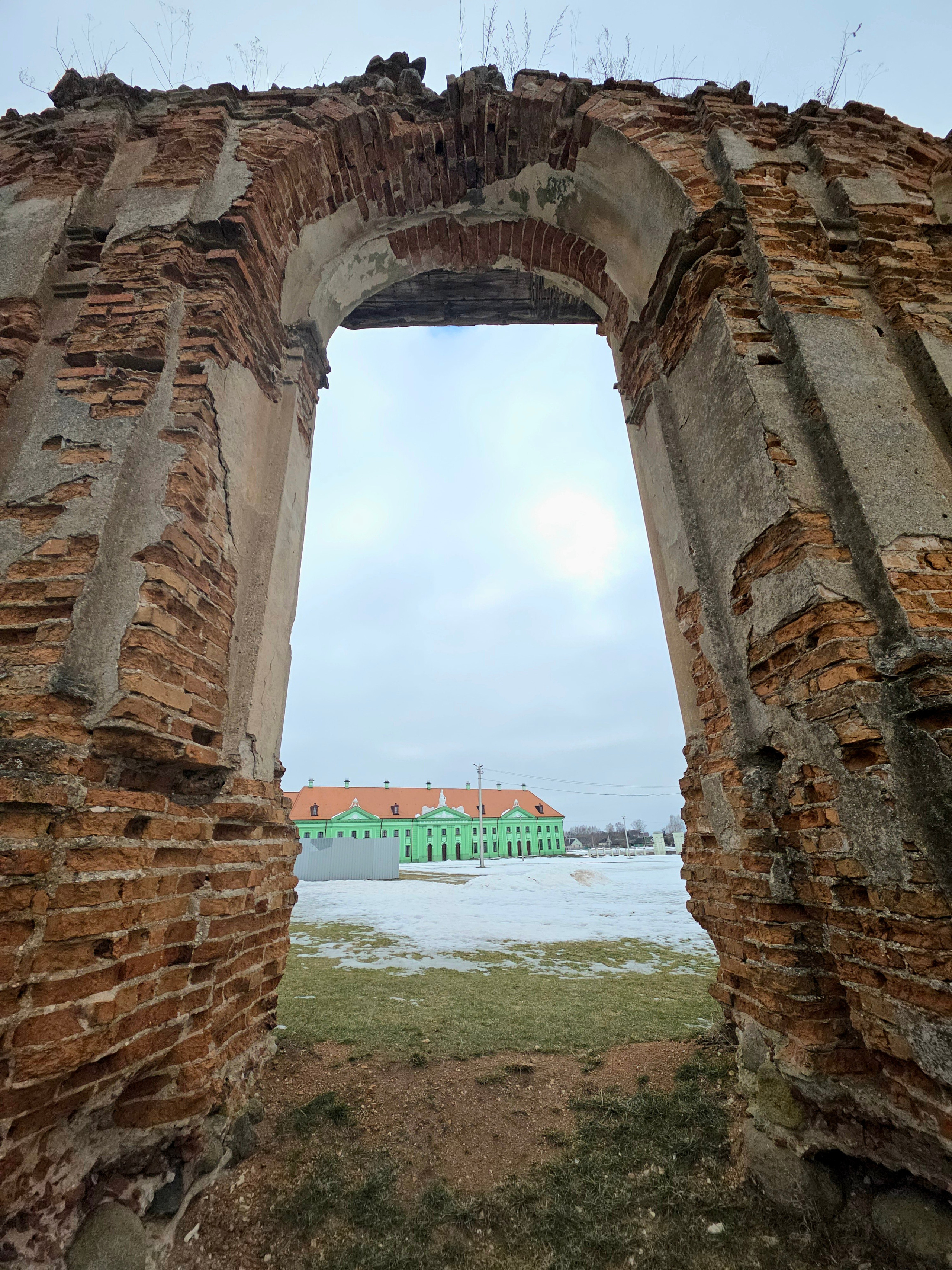Именно пожар в конце XIX в и разрушил дворец, а не пожары войны, как может показаться