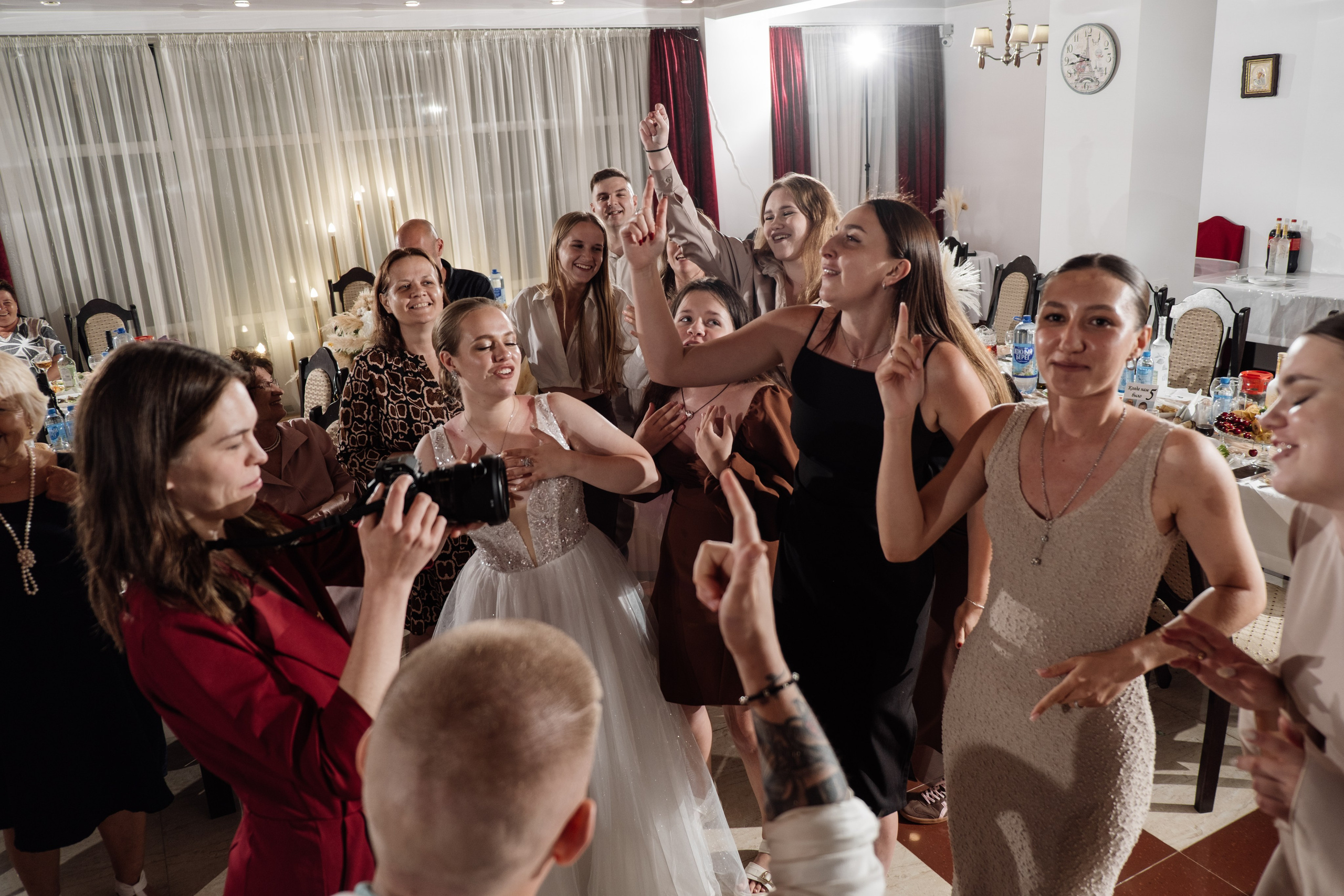 Свадебная фотосессия - выездная регистрация и банкет. Крым. Профессиональная фотосъемка в Крыму. Натуральные эмоции и живые кадры. Забронируйте дату прямо сейчас!