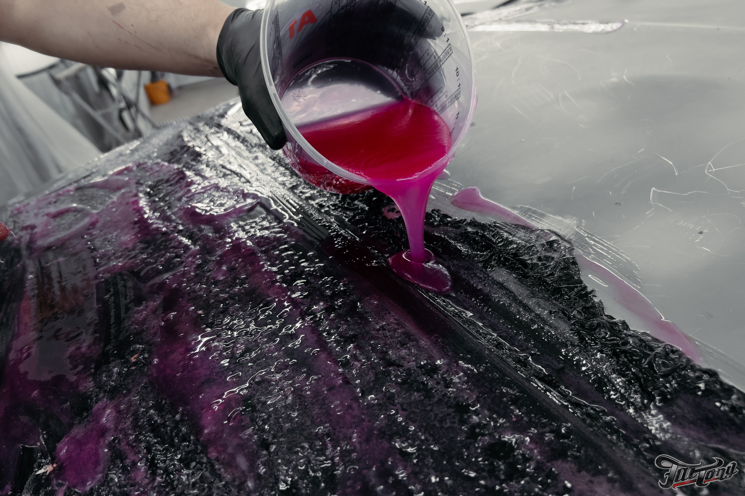 Chevrolet Tahoe I ремонт по кузову и окрас, пошив салона. DeLorein