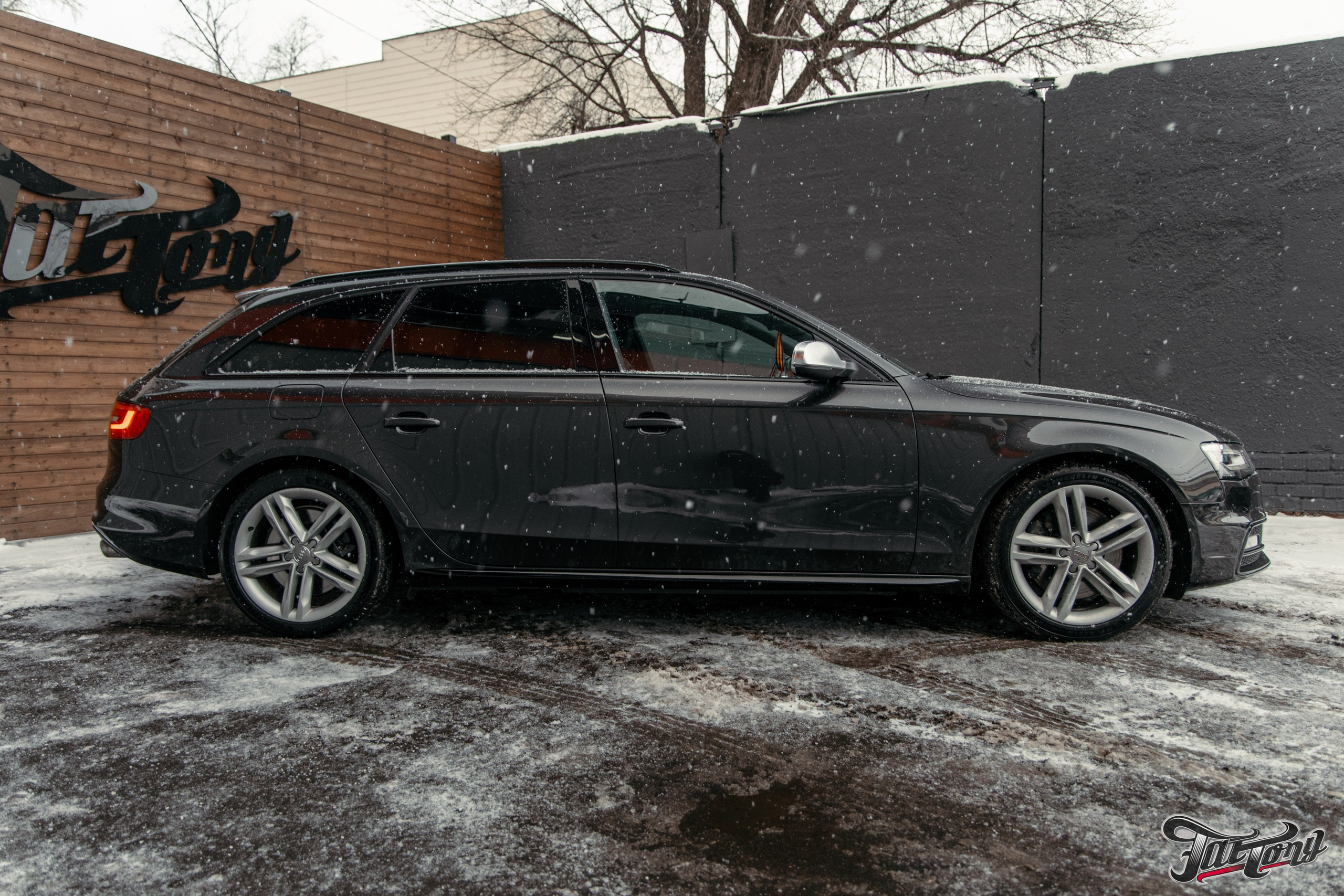 Audi S4 полный окрас кузова, кузовные работы и антихром. DeLorein