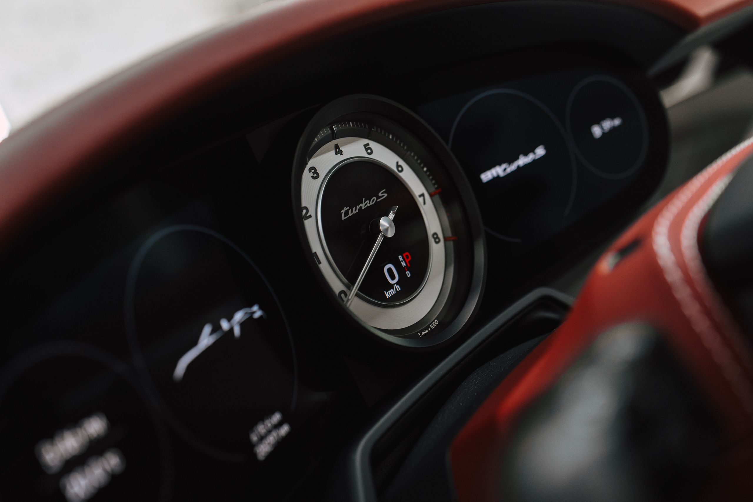 Porsche 911 оклейка в голубой полиуритан с проемами. DeLorein