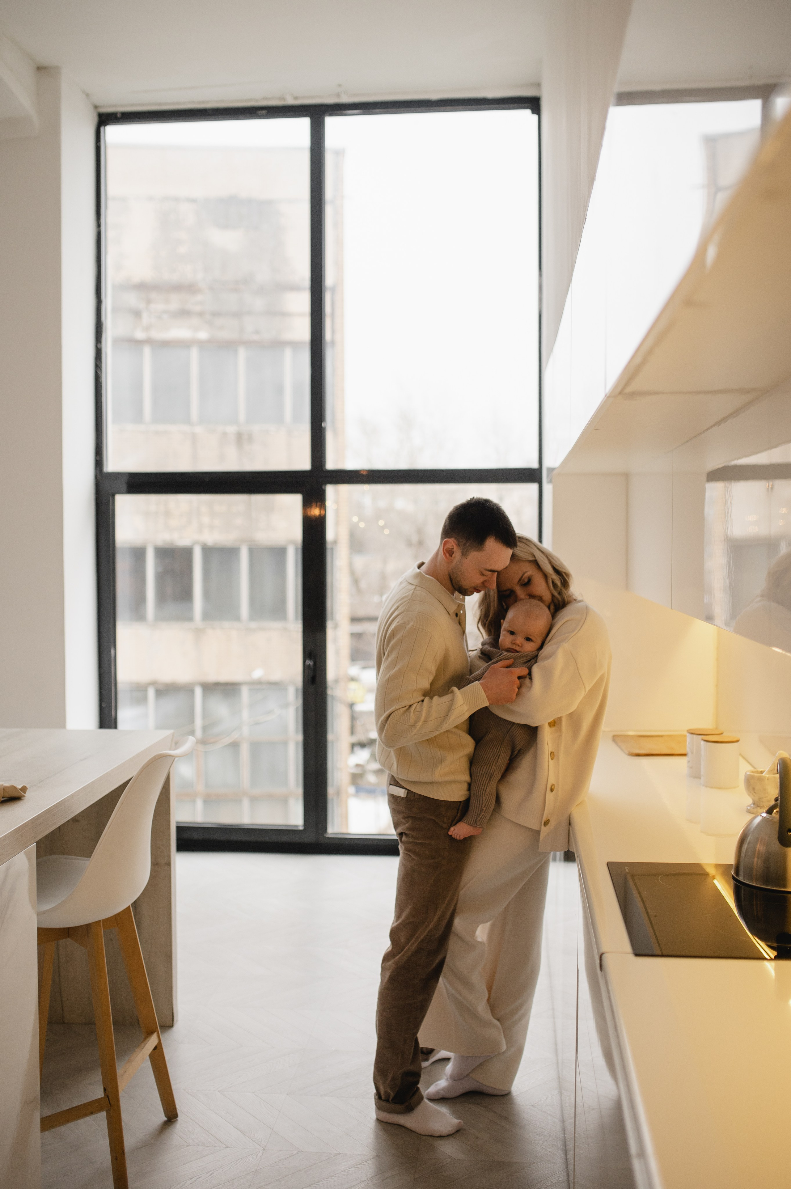 Новогодняя фотосессия в студии с малышом 6 месяцев в Бутово. Семейная фотосессия Бутово Москва фотограф Алина Морщагина