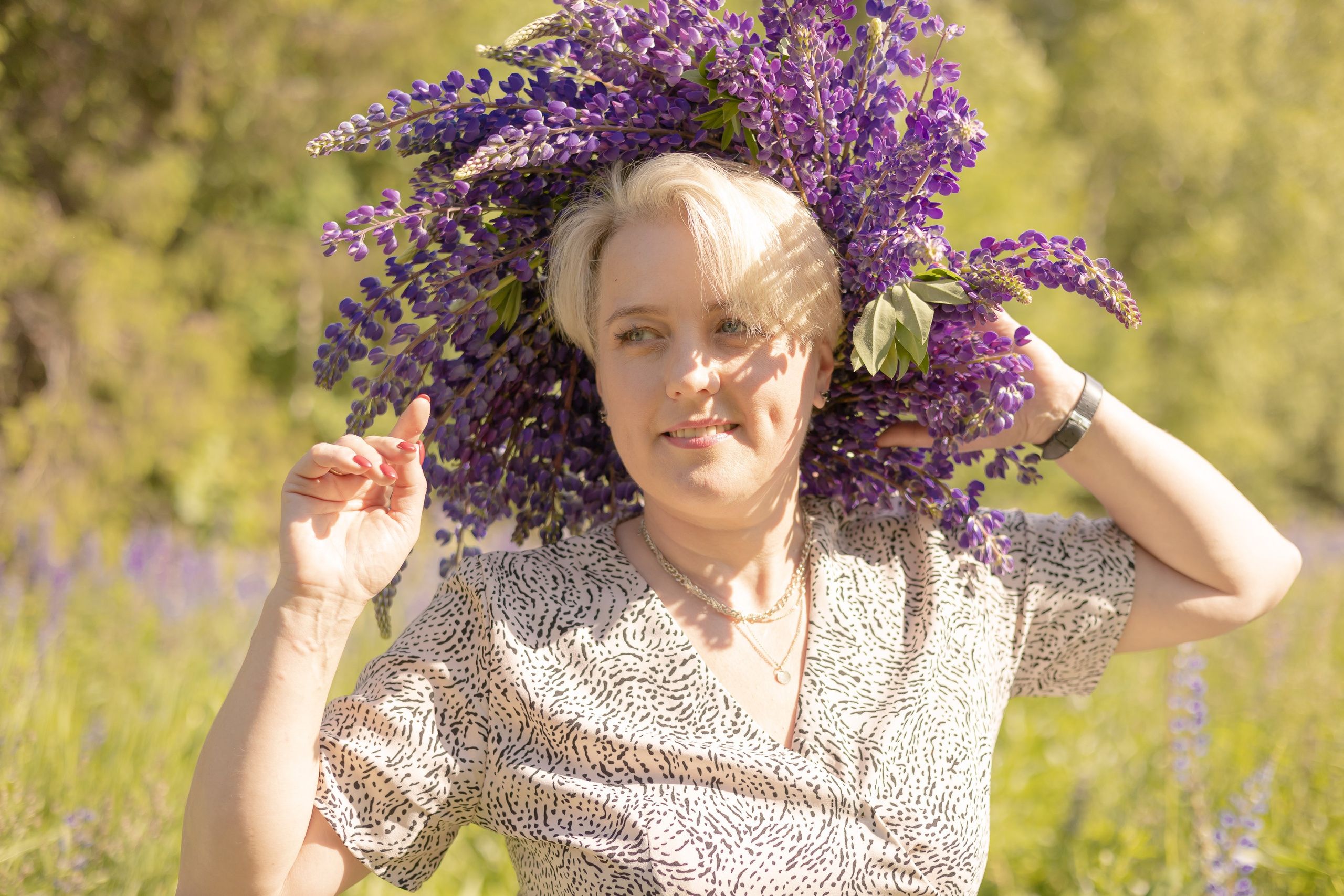 Фотосессия в поле с люпинами