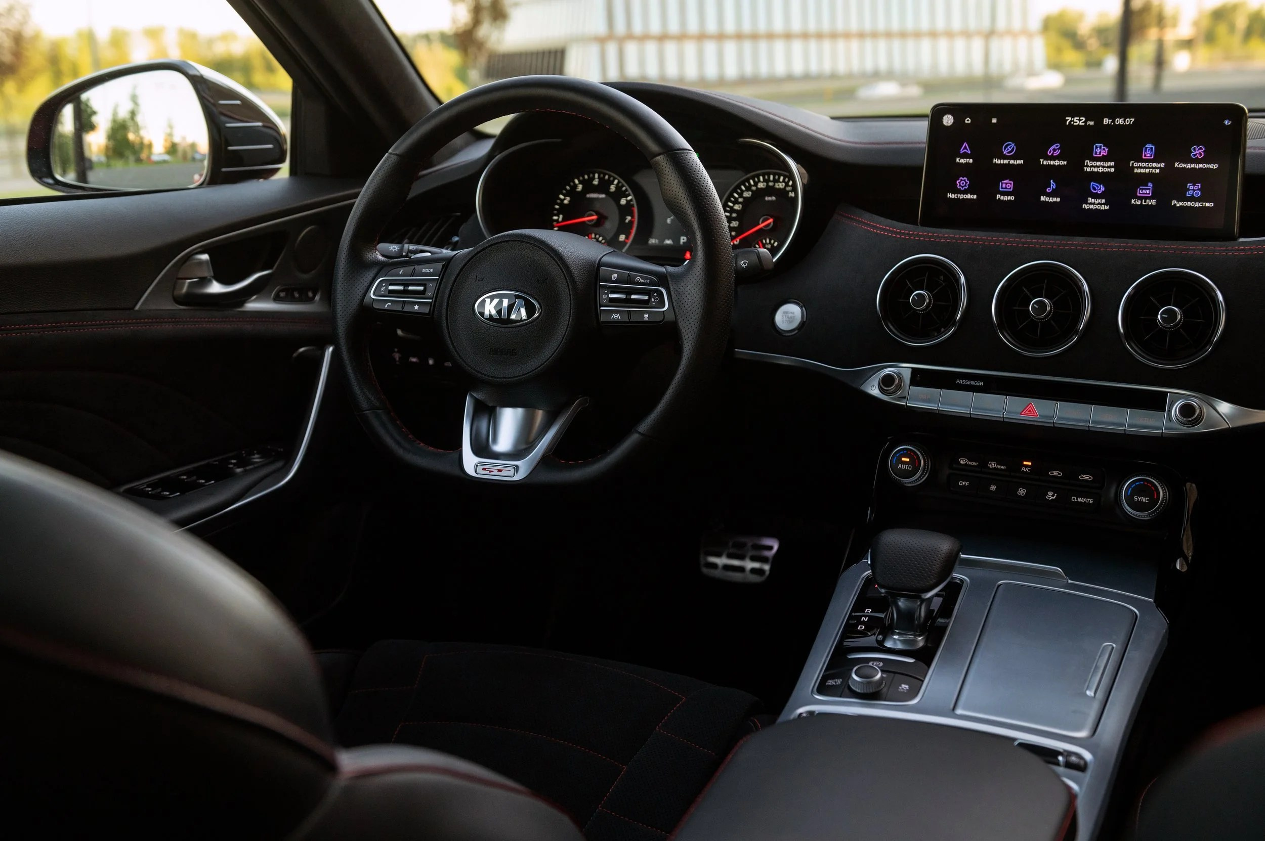 KIA Ambassador. Фотограф Владимир Черняховский