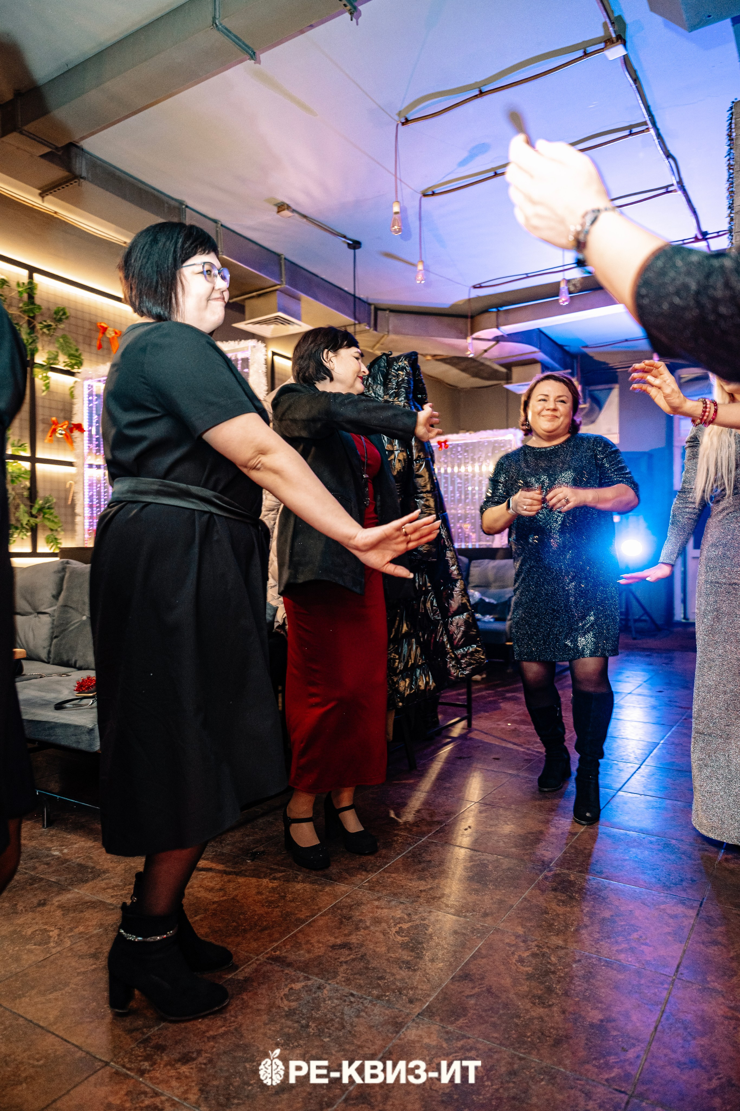 Реквизит — квиз в Зеленодольске и Волжске ZR cafe. Свадебный фотограф в Казани, и Зеленодольске Радик Мухаметов