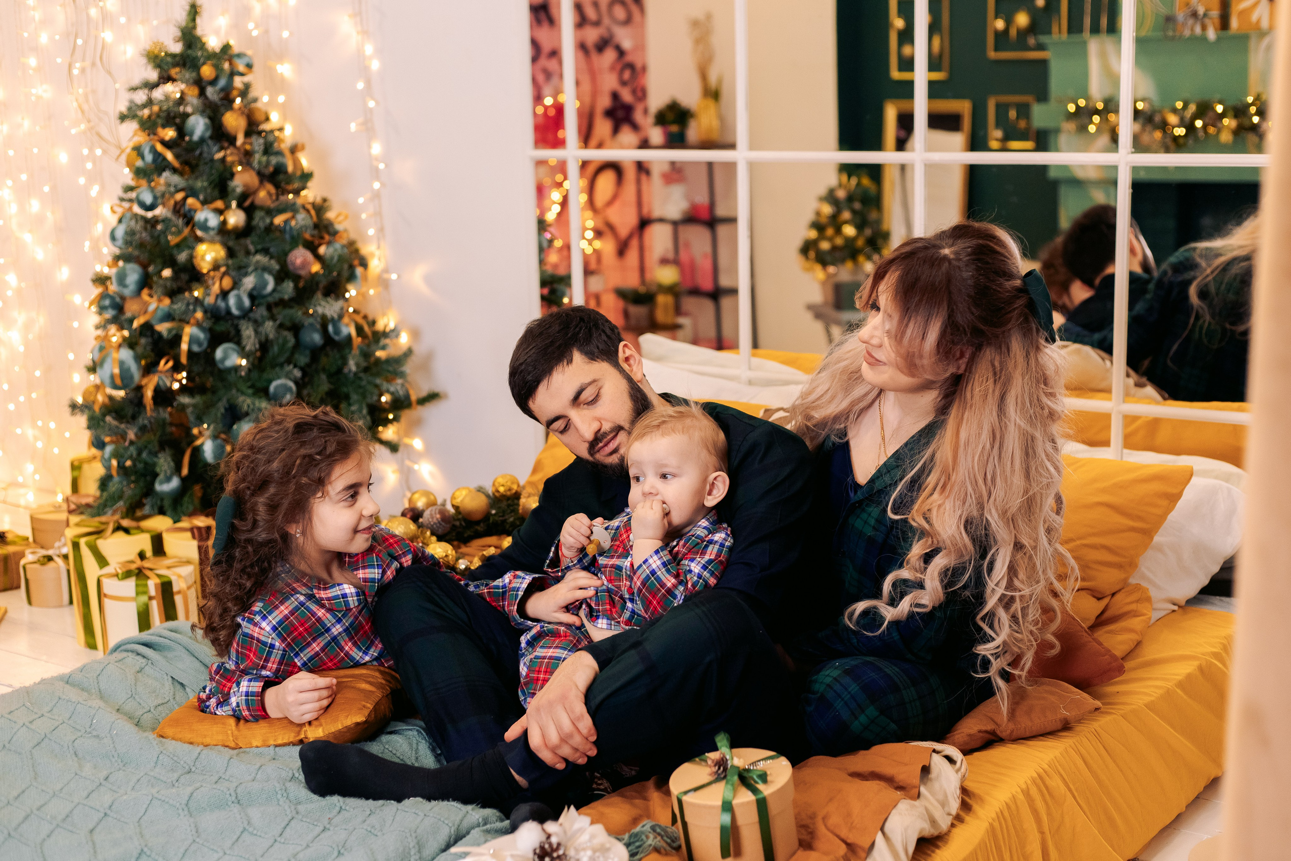 Семейная фотосессия к новому году в фотостудии в Санкт-Петербурге. Фотограф в Санкт-Петербурге, Анна Скворцова