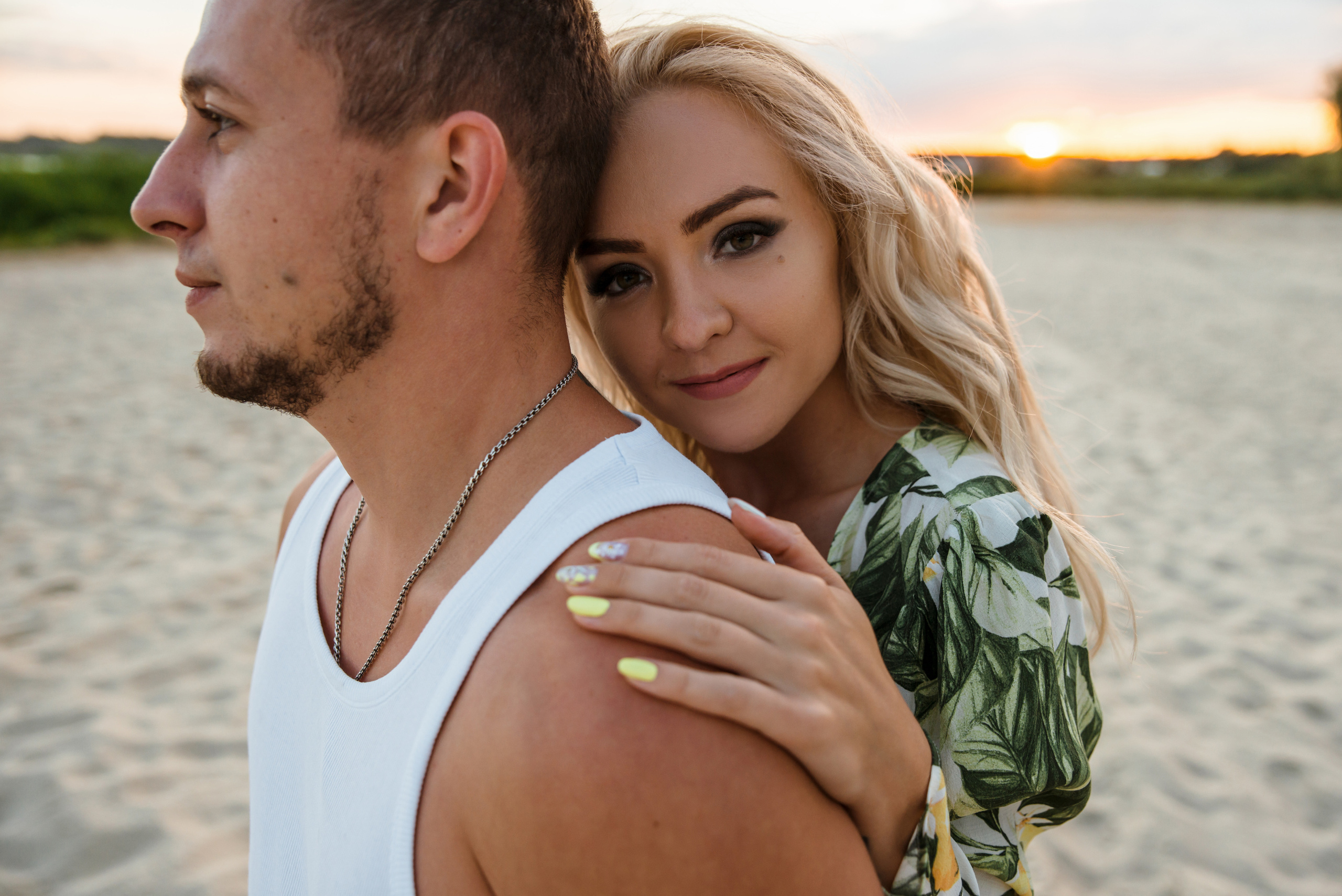 Лес и двое с лопатами. Свадебный и портретный фотограф в Белгороде Олеся Гавшина