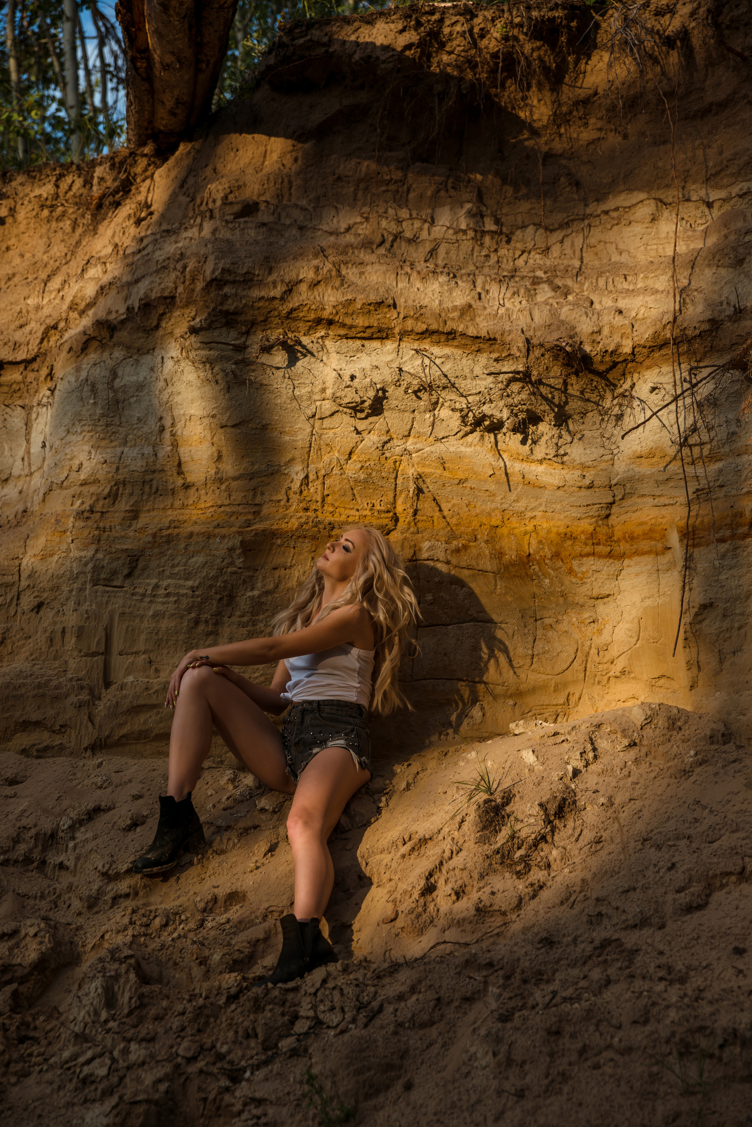 Лес и двое с лопатами. Свадебный и портретный фотограф в Белгороде Олеся Гавшина